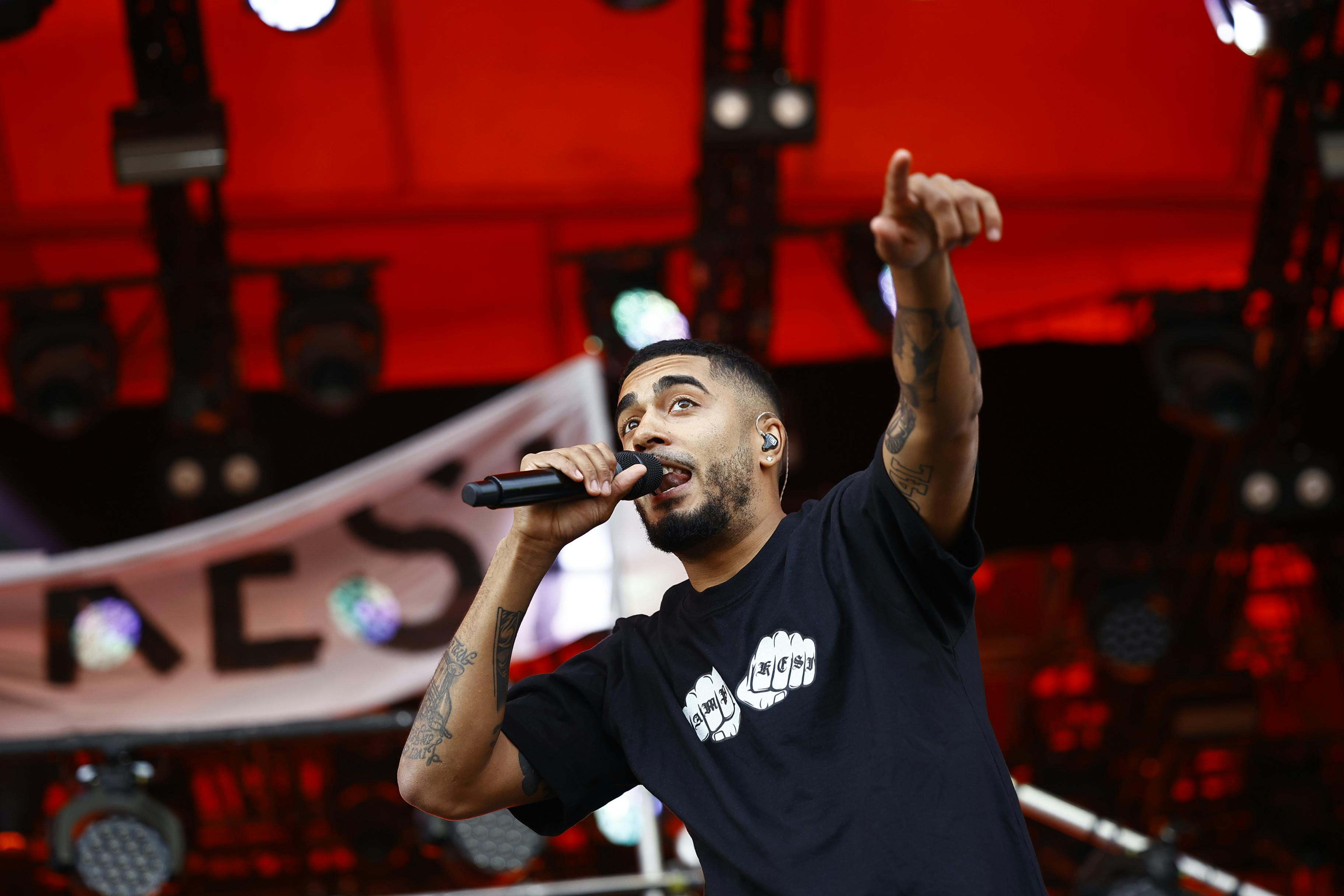 Kesi gav den fuld skrald på Orange scene. Første gang, han optrådte på Roskilde Festival, var på Rising scenen i 2015.
