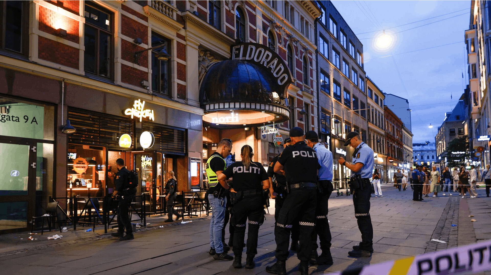 I det centrale Oslo er fem personer blevet såret efter at angreb med machete.