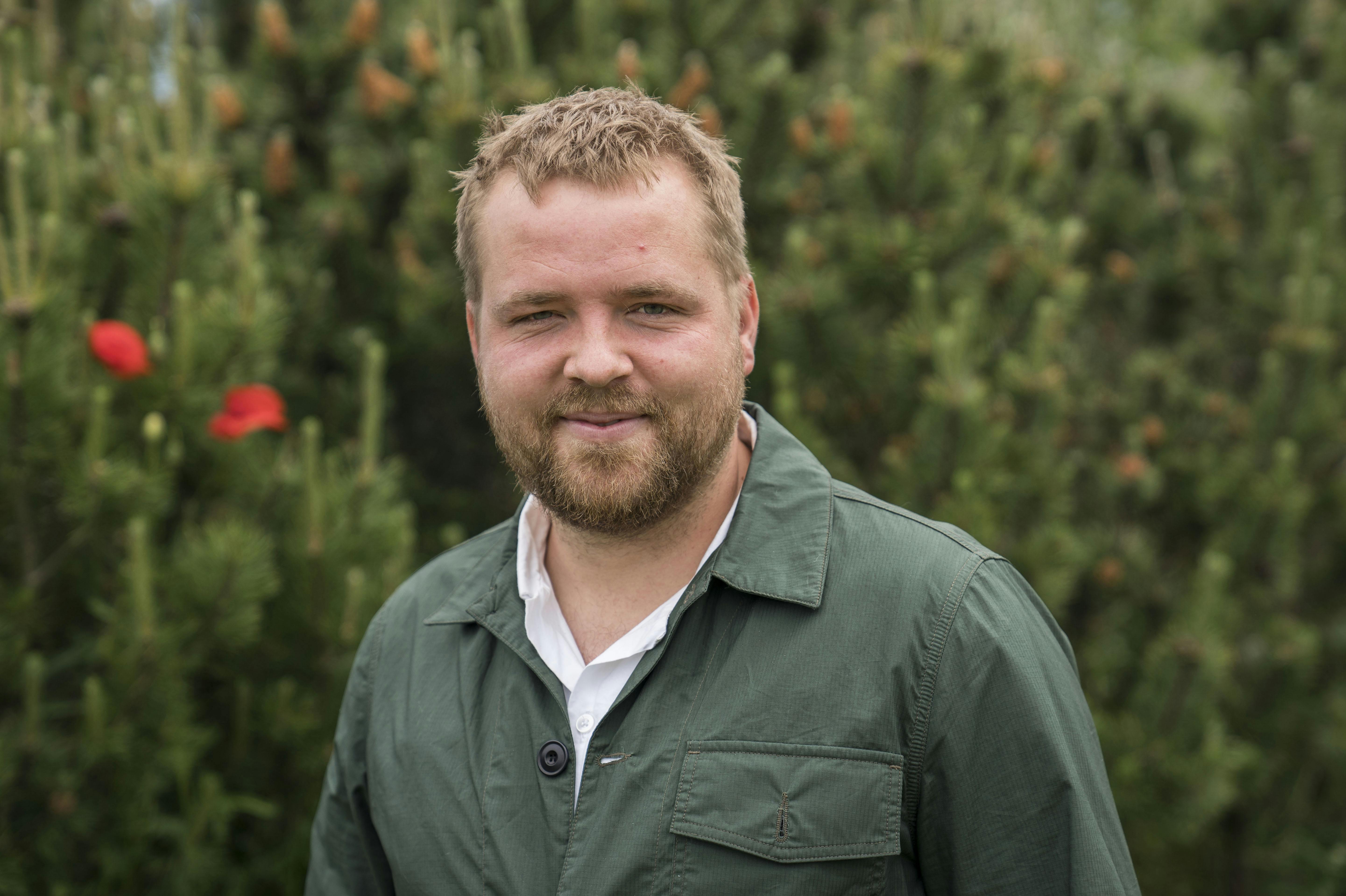 Joakim Ingversen har blandt andet været vært på "Stjerneklar", "Alle mod én" og "Den store juniorbagedyst"