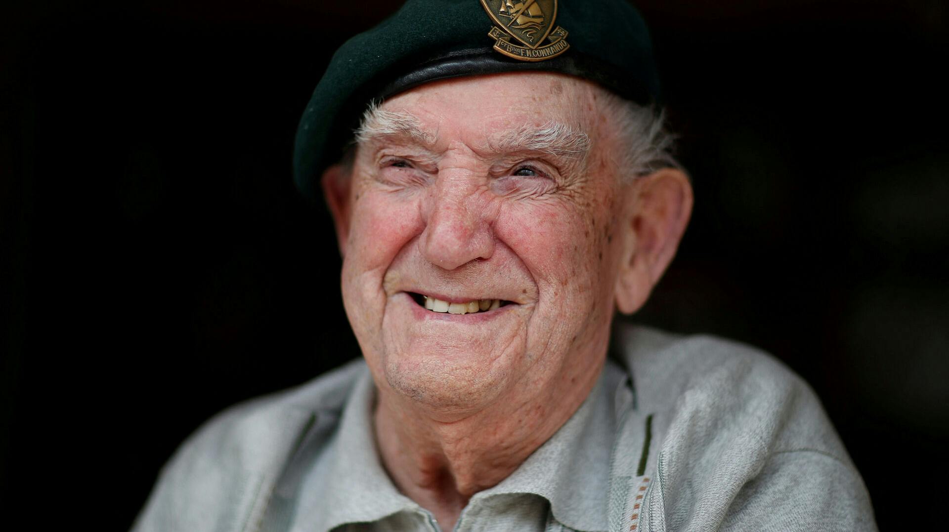 FILE PHOTO: Former member of French Captain Philippe Kieffer's green berets commando Leon Gautier, 96 years old, attends an interview with Reuters in Ouistreham, France, May 13, 2019. Picture taken May 13, 2019. REUTERS/Christian Hartmann/File Photo