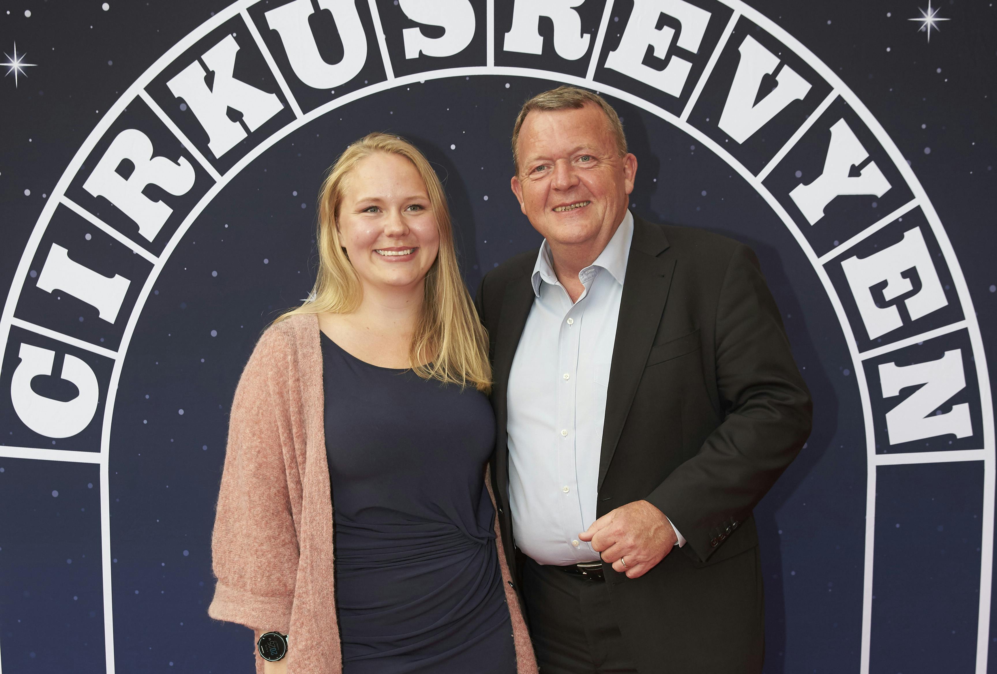 Lars Løkke Rasmussens datter Lisa venter sig, og dermed kan Danmarks udenrigsminister se frem til at blive morfar. 