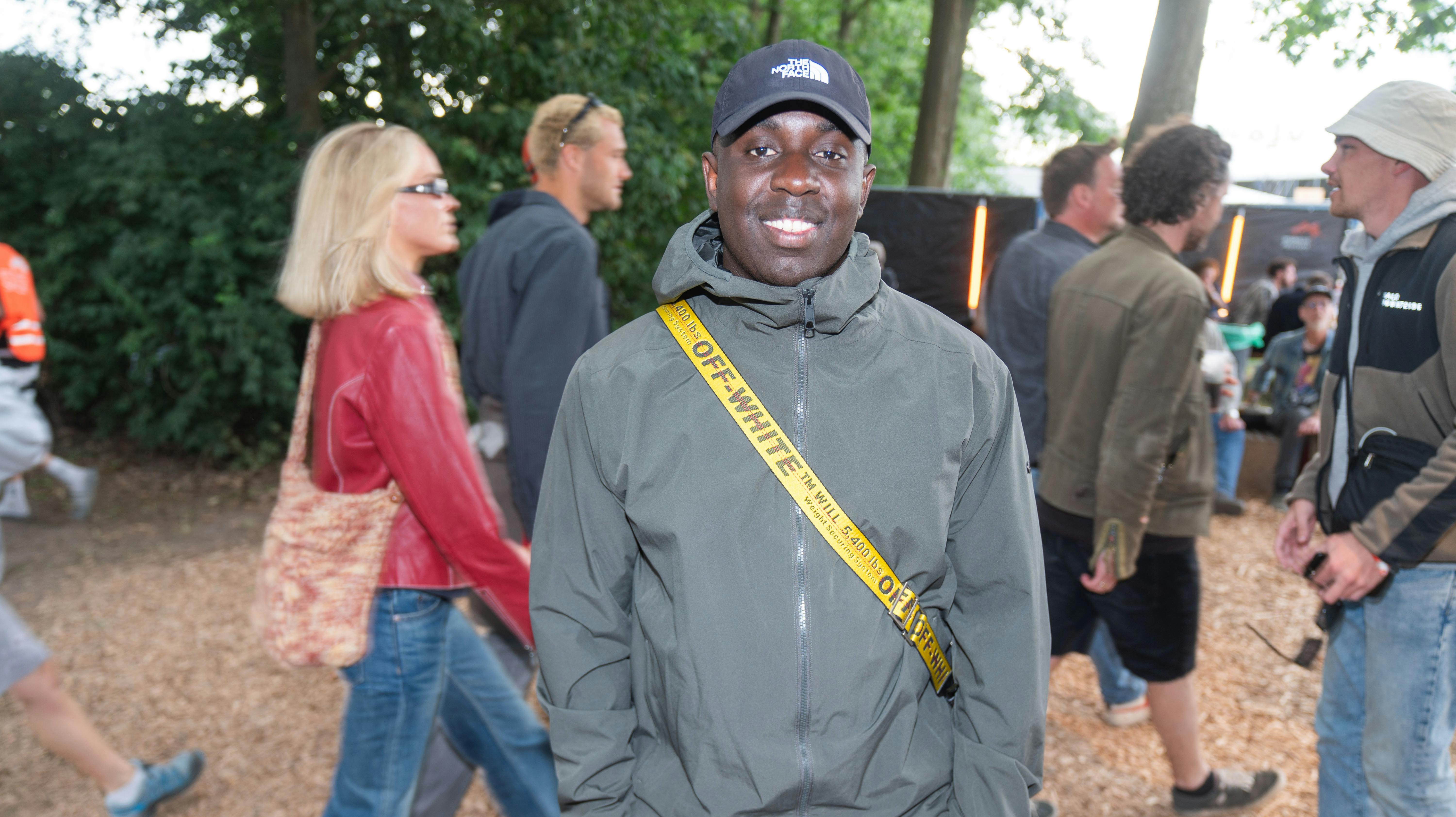 Melvin Kakooza har netop været med til Roskilde Festivalen 2023. Nu bliver han vært for "sin helt egen".