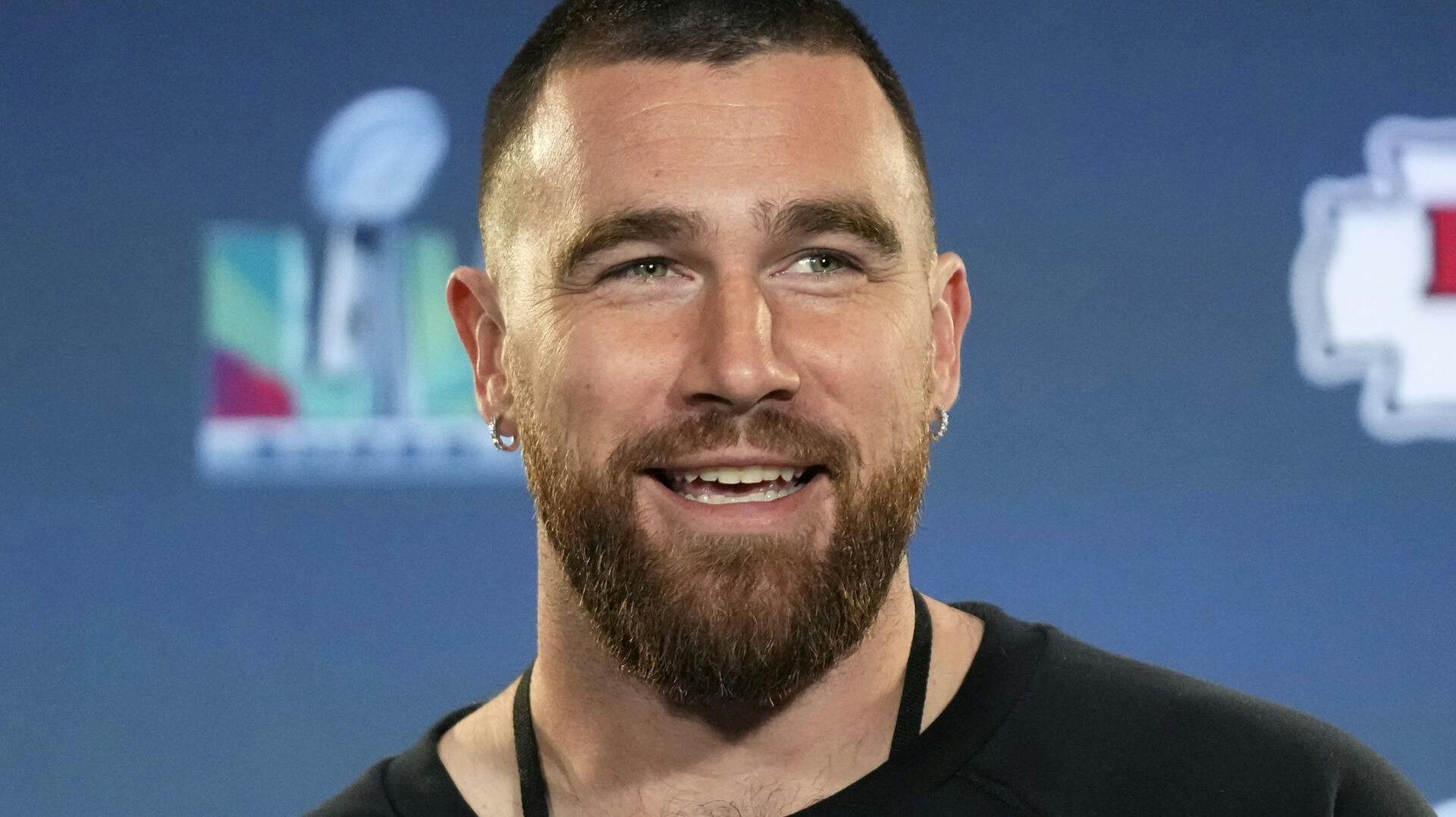 Ifølge Kansas City Chiefs-stjernen Travis Kelce benytter over halvdelen af ligaens spillere sig af cannabis.