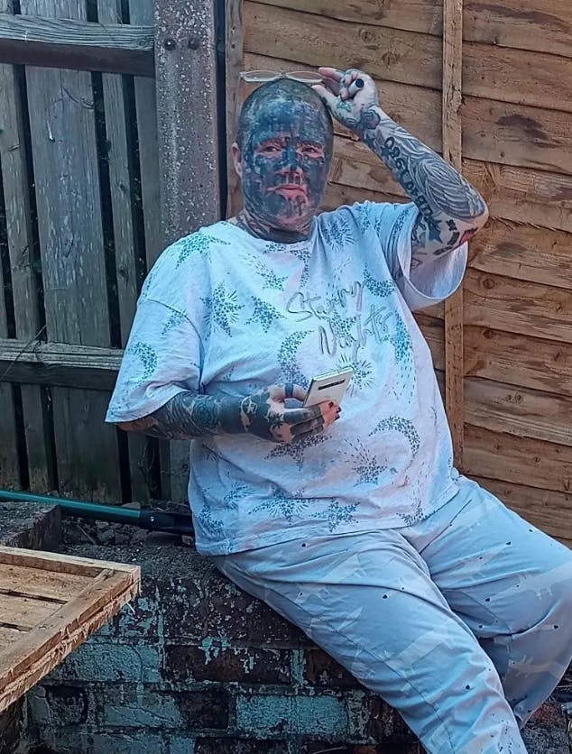 46-årige Melissa Sloan&nbsp;har 800 tatoveringer, men 0 jobs.
