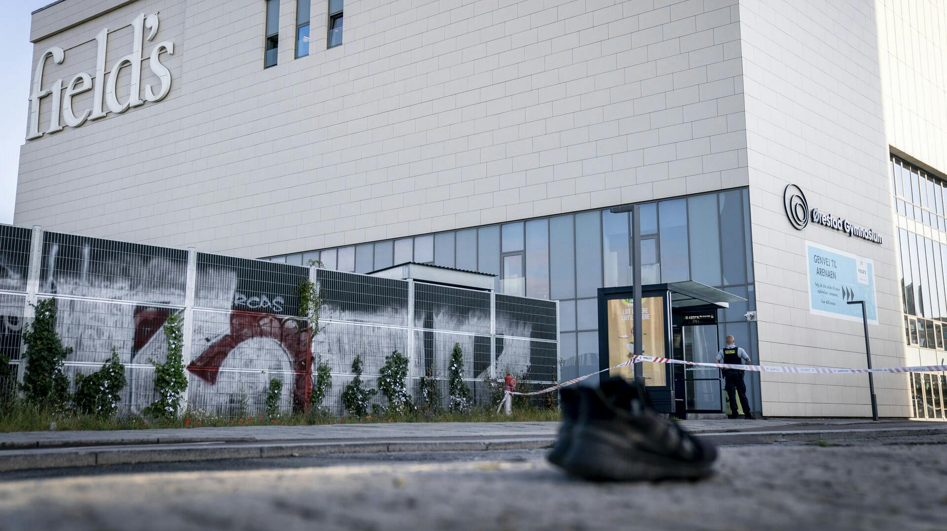 Field's holder lukket i mindst en uge efter skyderi, og Politiet efterforsker stadig gerningsstedet dagen efter søndagens skyderi, mandag den 4. juli 2022.. (Foto: Mads Claus Rasmussen/Ritzau Scanpix)