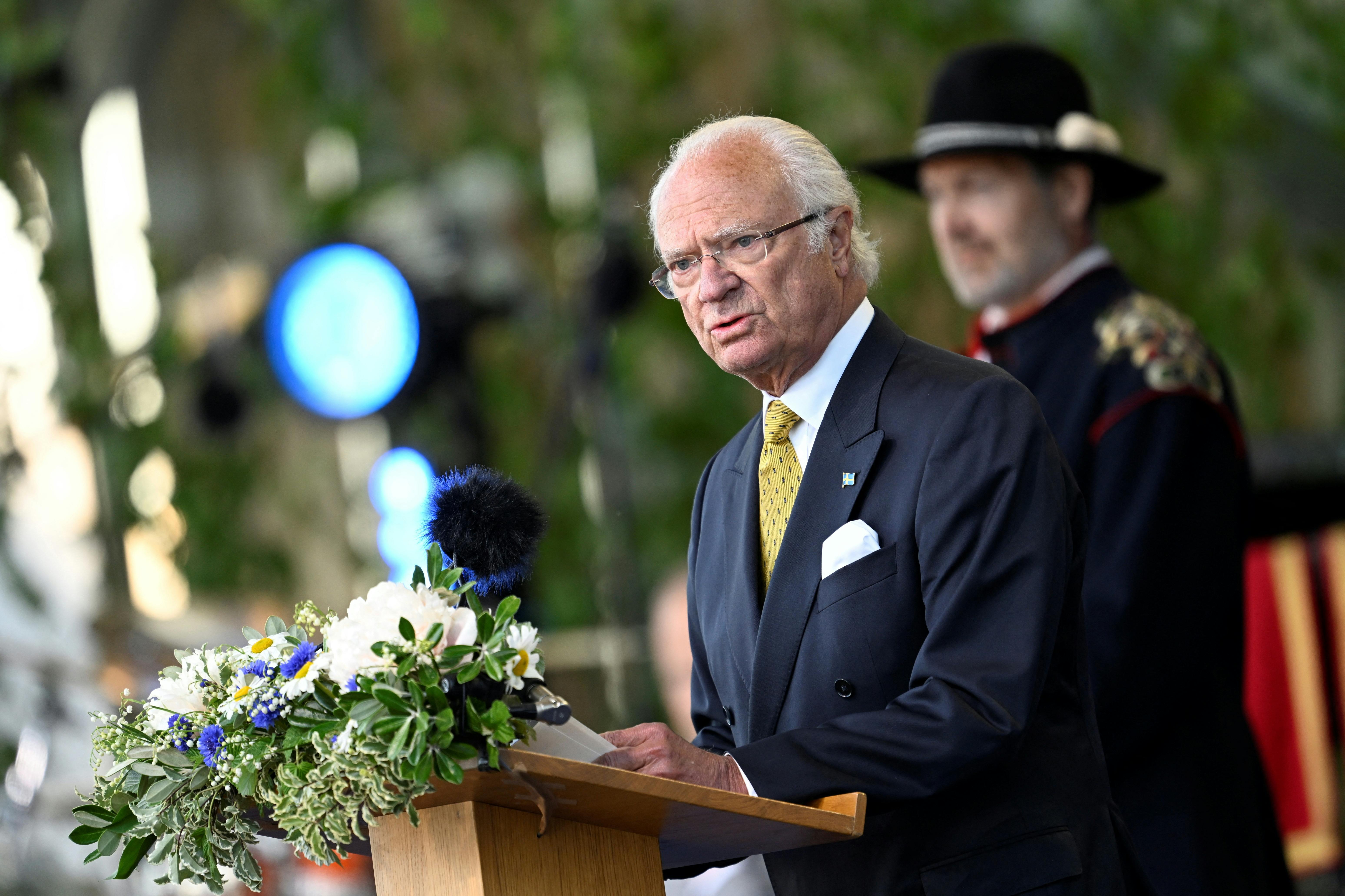 Kong Gustav forstår at feste, afslører Janni Ree.