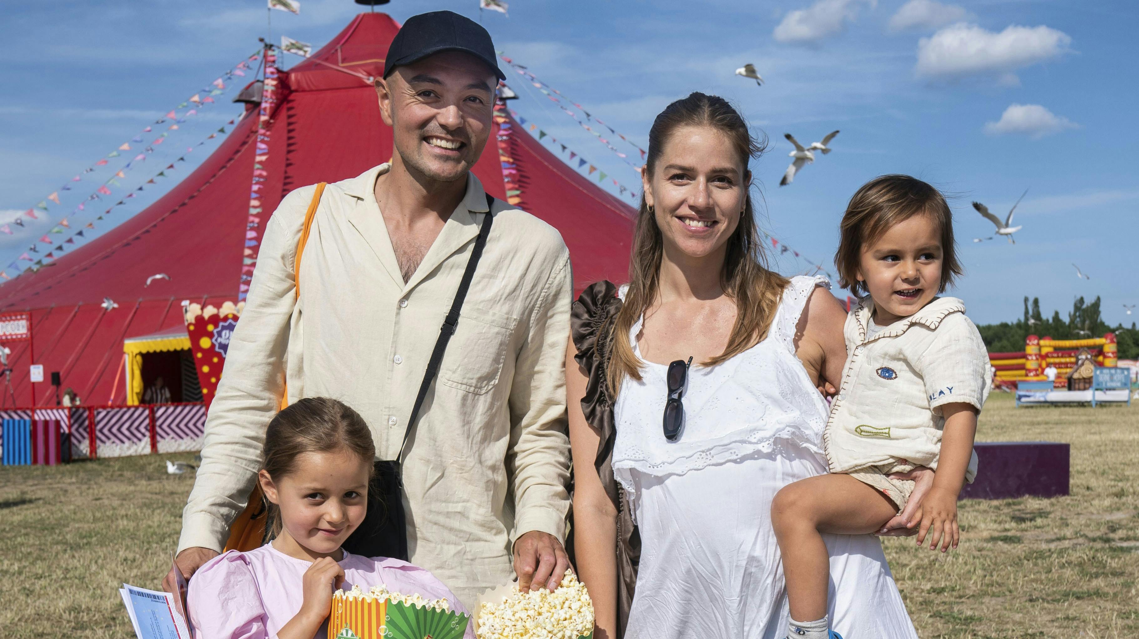 OPGAVE: Premiere: Cirkus Summarum – Den magiske juvel.Her: Nicholas Kawamura, Trine Kjær og Roberta og RobinSTED: Marbækvej 5, BallerupJOURNALIST: Catja Klarskov og Camilla Maria JohansenFOTOGRAF: Hanne JuulDATO: 202306122