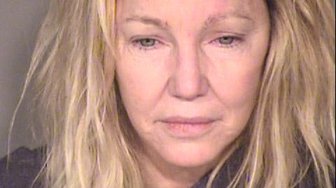 Det er billeder som disse af Heather Locklear ude af stand til at tage vare på sig selv, som igen trækker store overskrifter i flere medier.