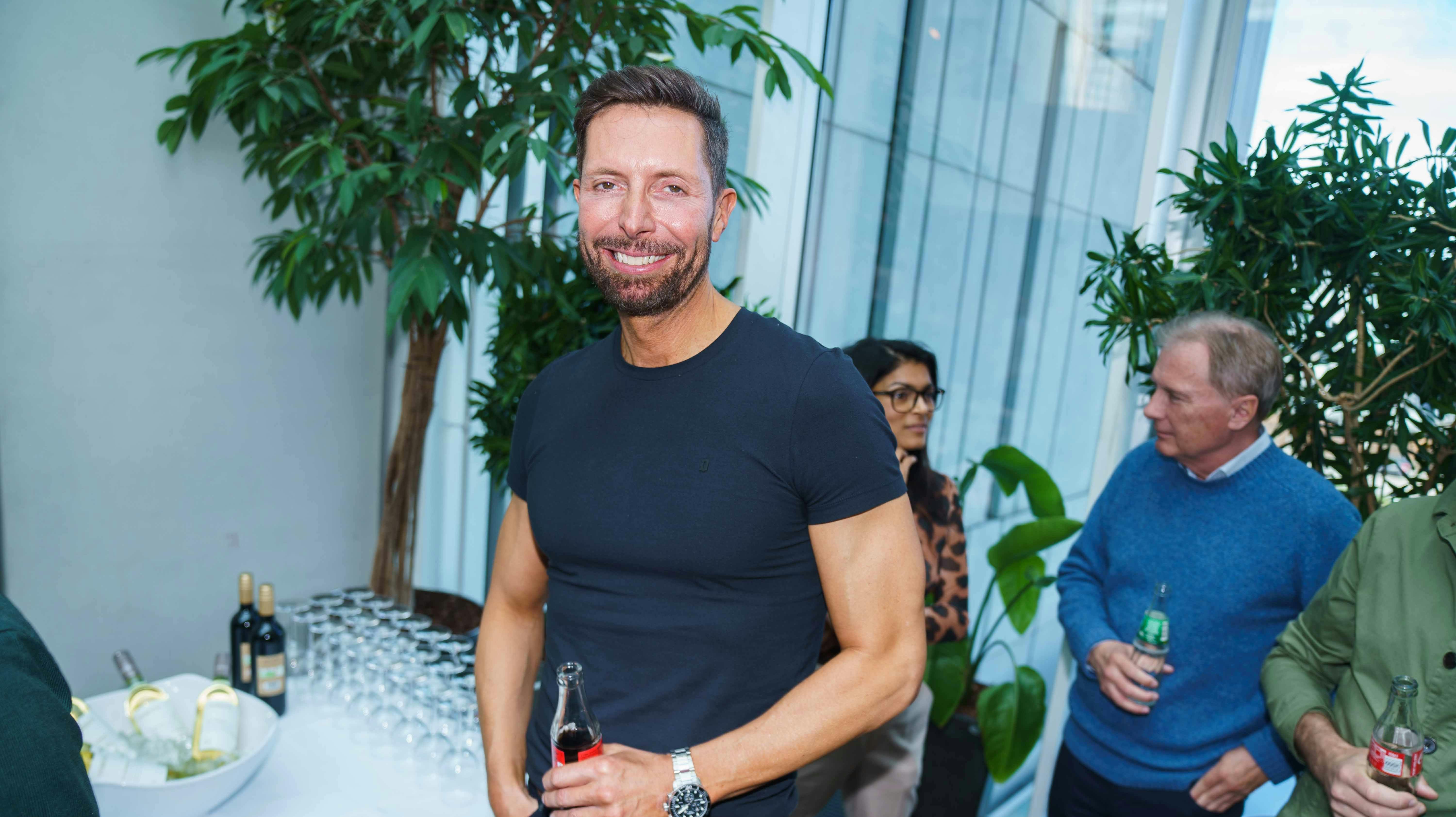 DR-ankermanden tog sagen i egen hånd, da han kom hjem til to indbrudstyve, der stod midt i stuen.