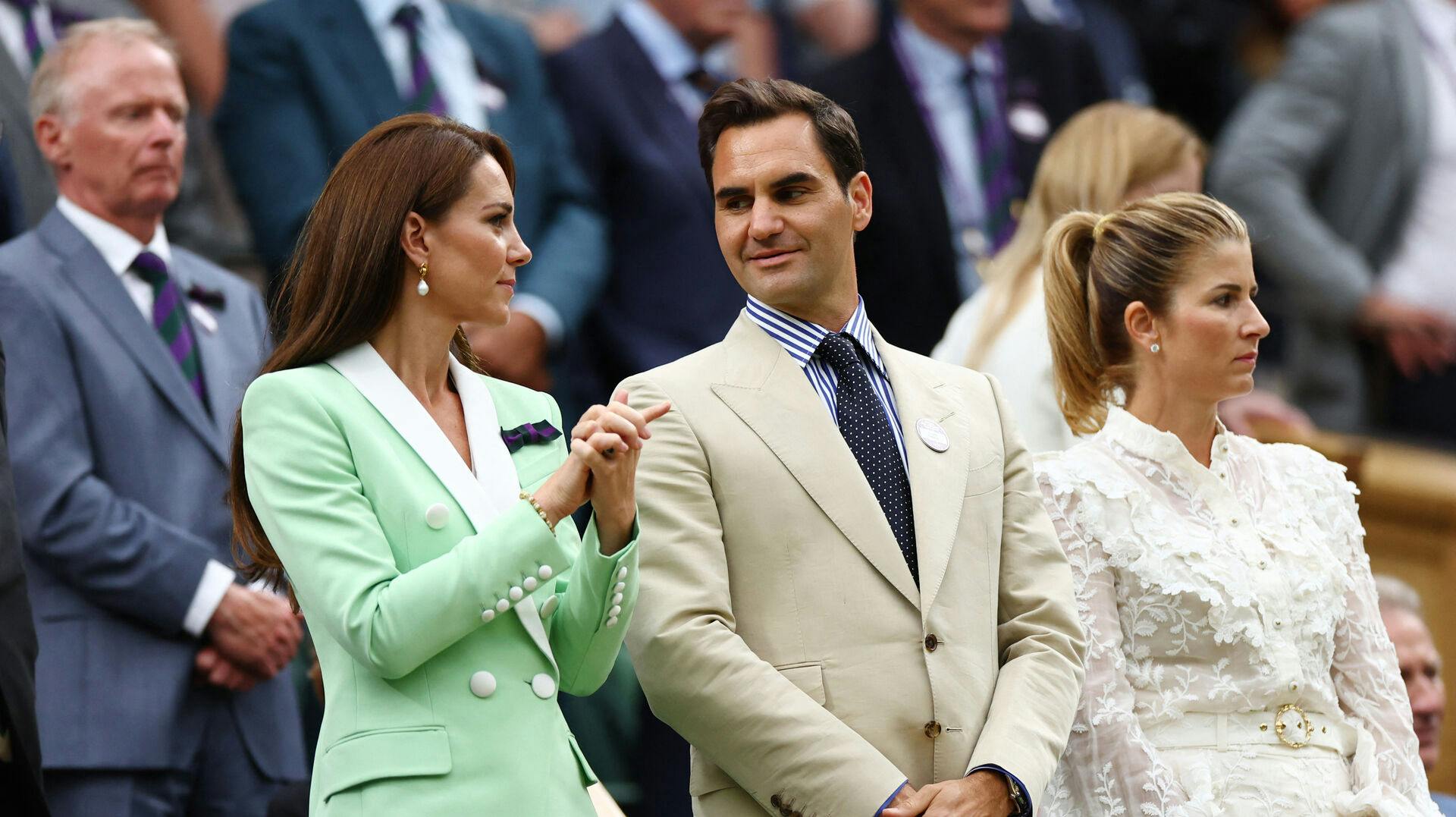 Roger Federer sammen med prinsesse Kate (tv.) og fruen Mirka Federer (th.).