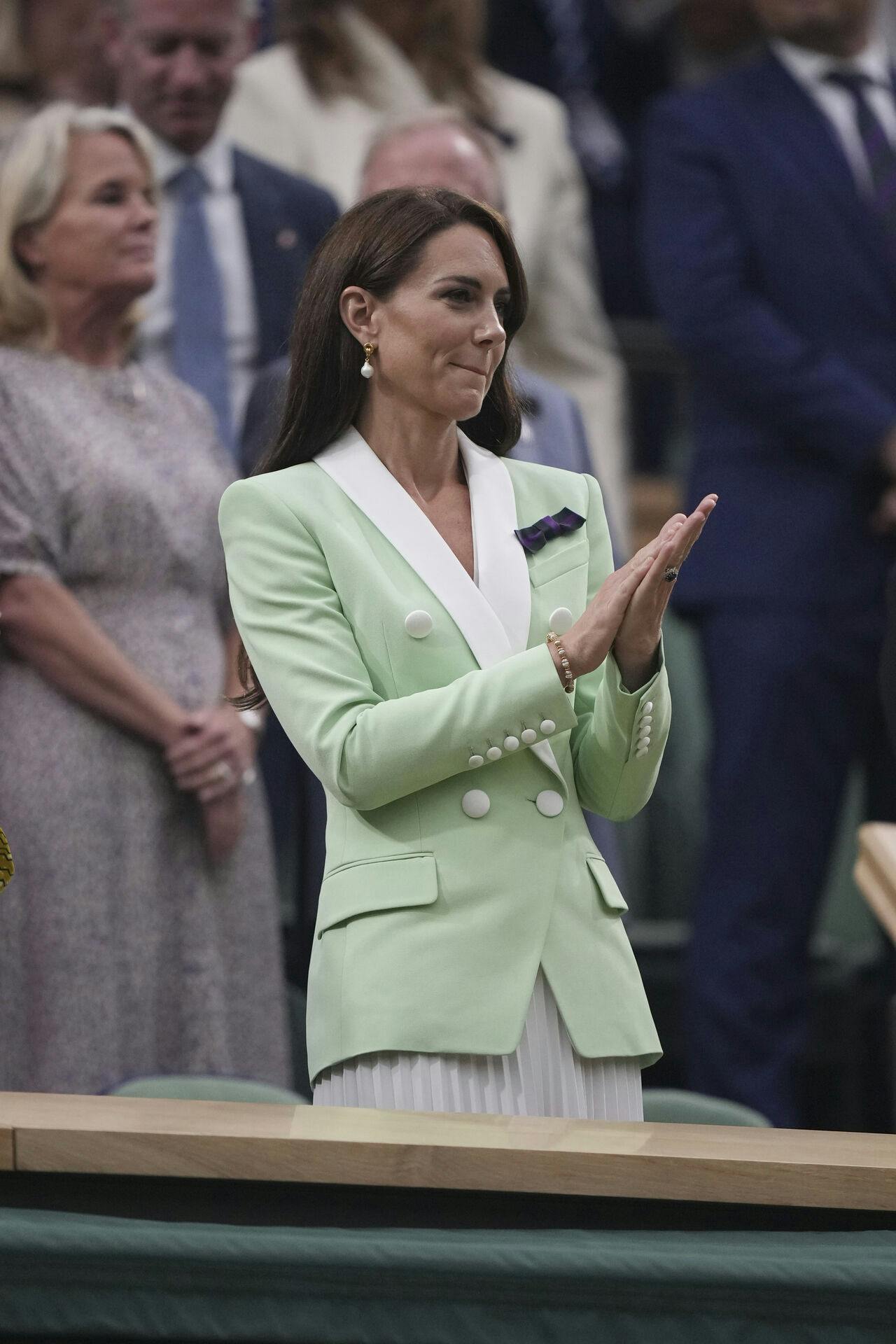 Kate Middleton gjorde sig bemærket med sit tøjvalg til Wimbledon.