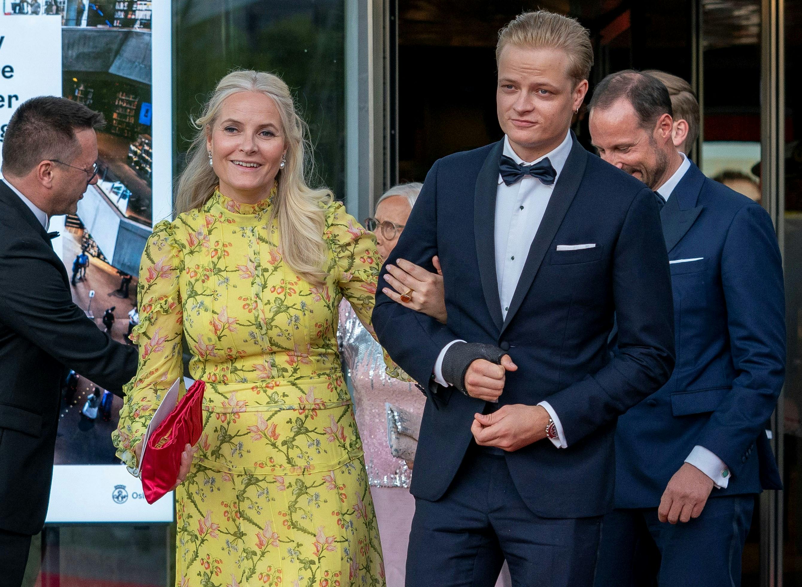 Marius Borg Høiby sammen med mor Mette-Marit.
