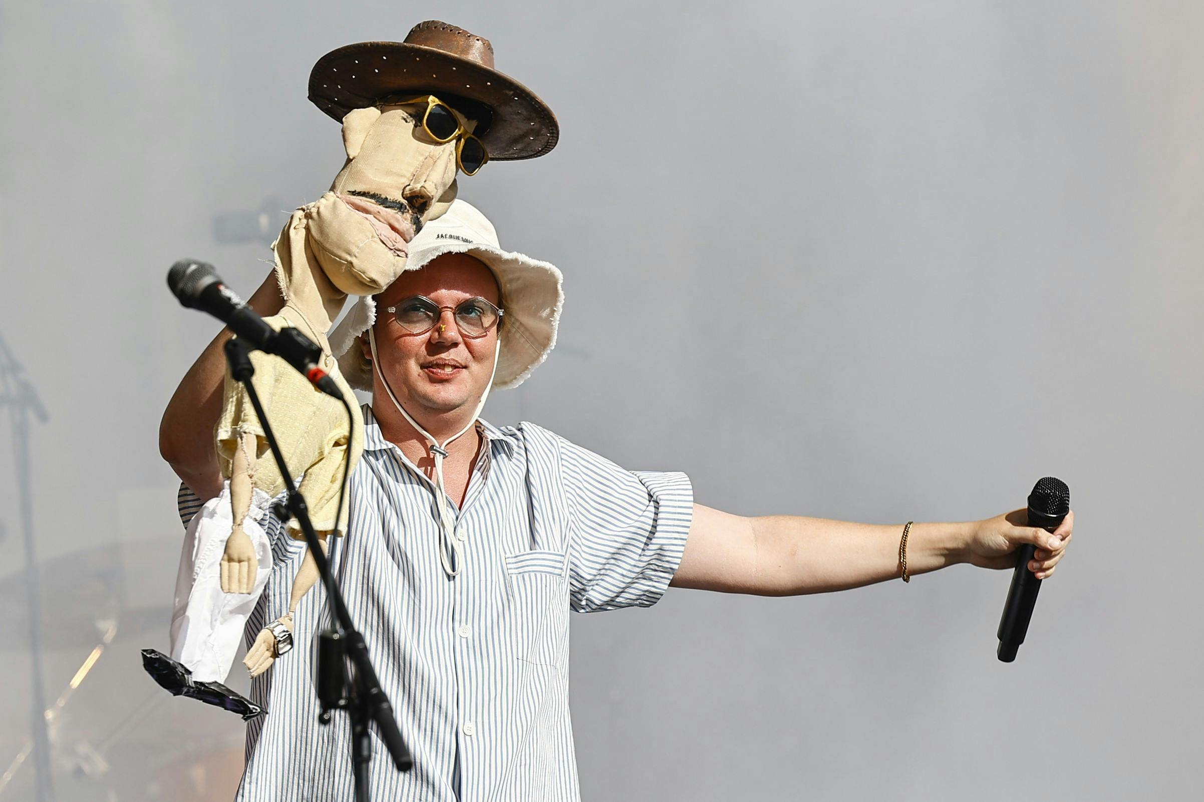 Andreas Odbjerg på Heartland festival i år med en Tobias Rahim-dukke.