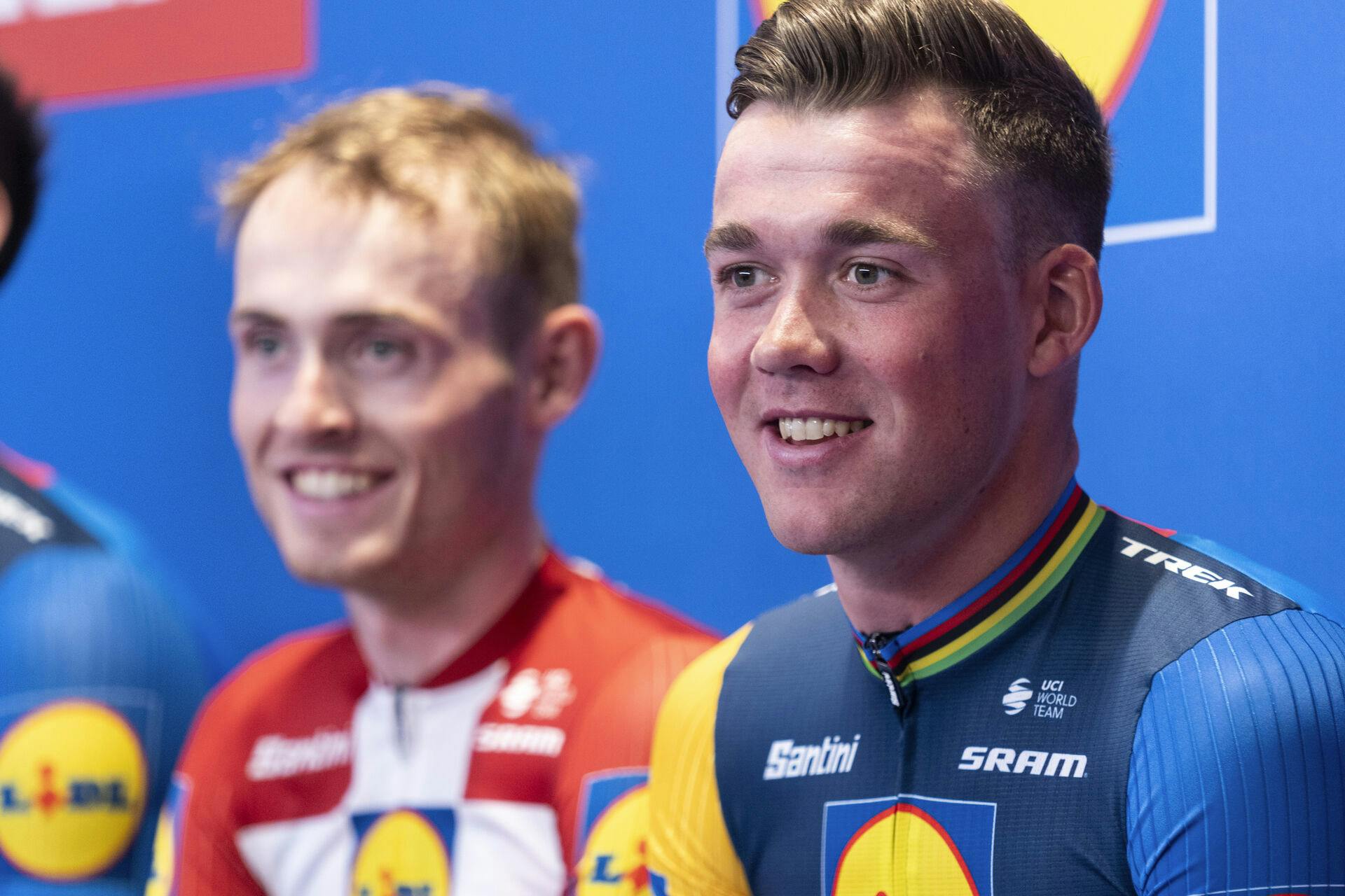 Mattias Skjelmose og Mads Pedersen under TREK holdets pressemøde i Bilbao, onsdag den 28. juni 2023. (Foto: Bo Amstrup/Ritzau Scanpix)
