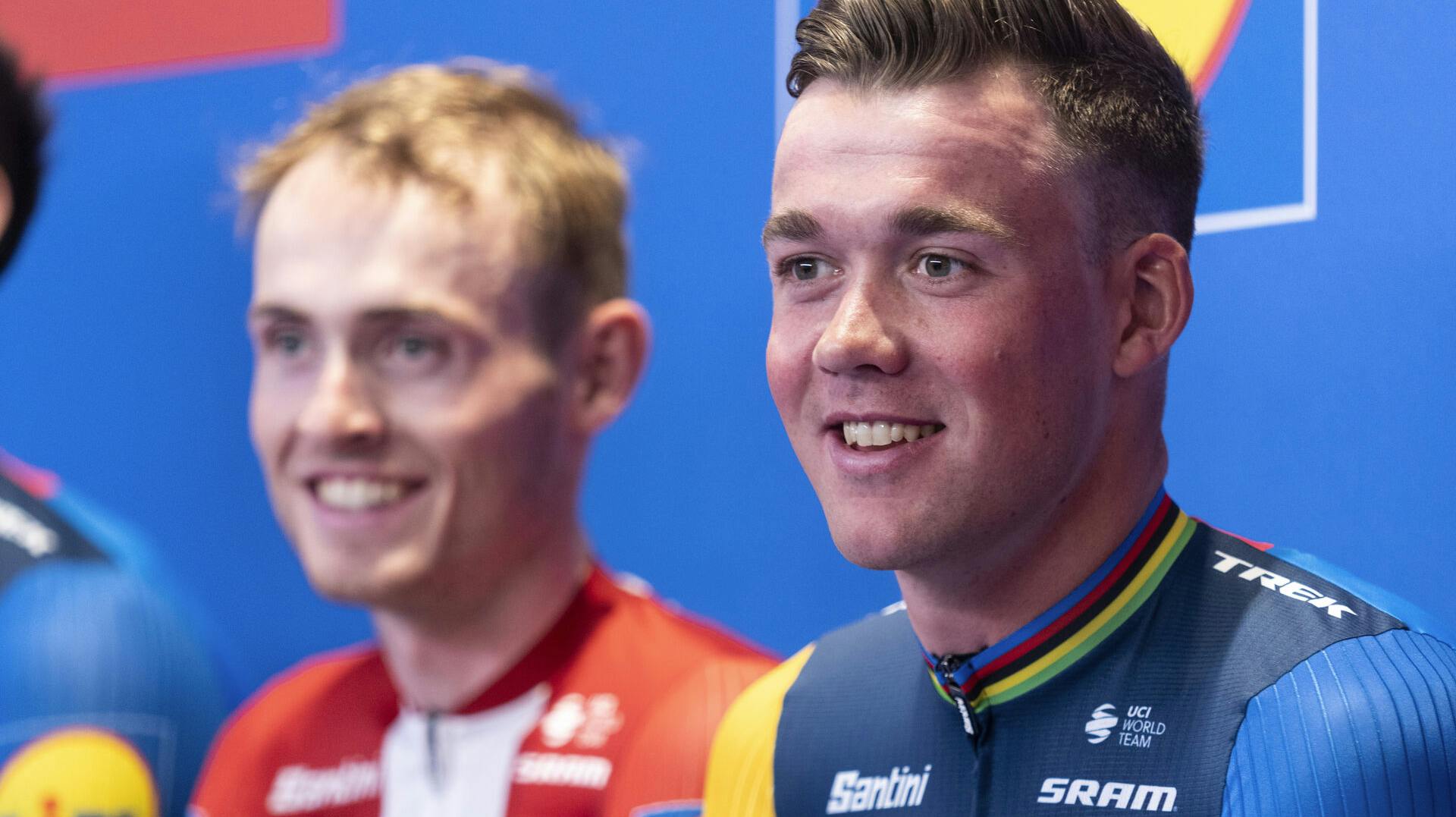 Mattias Skjelmose og Mads Pedersen under TREK holdets pressemøde i Bilbao, onsdag den 28. juni 2023. (Foto: Bo Amstrup/Ritzau Scanpix)