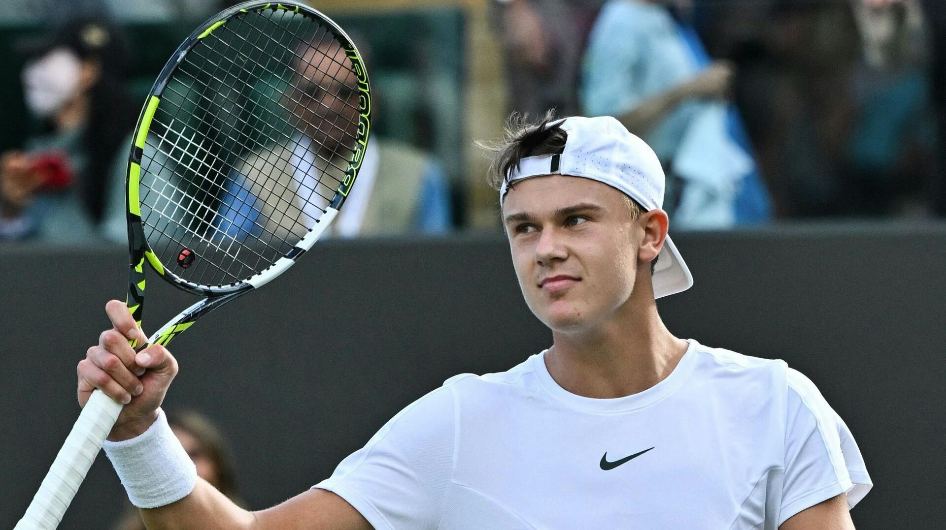 Holger Rune giver nu sit besyv med i debatten om dopingkontrol i tennisverdenen – og han er ikke helt tilfreds. 