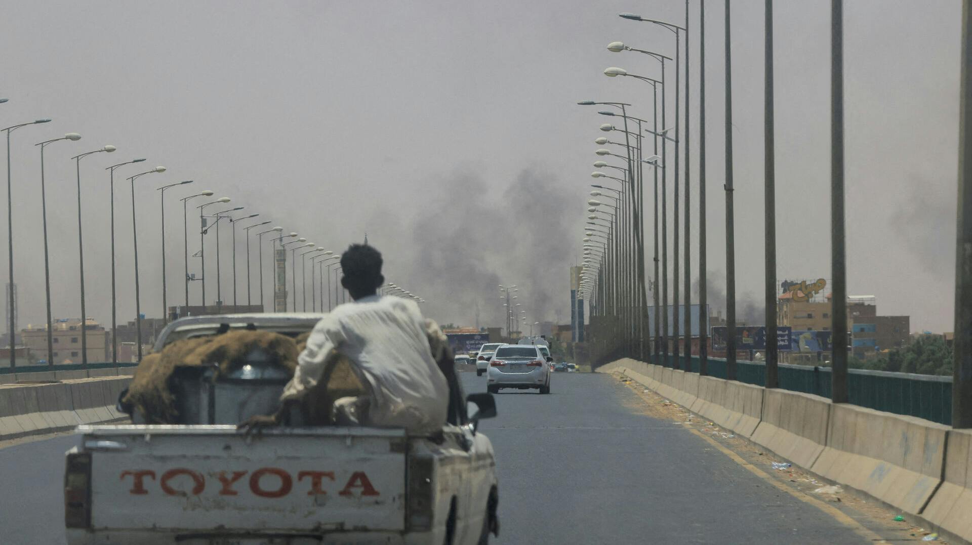 Der er røg i Omdurman efter flere luftangreb i Sudans hovedstad.