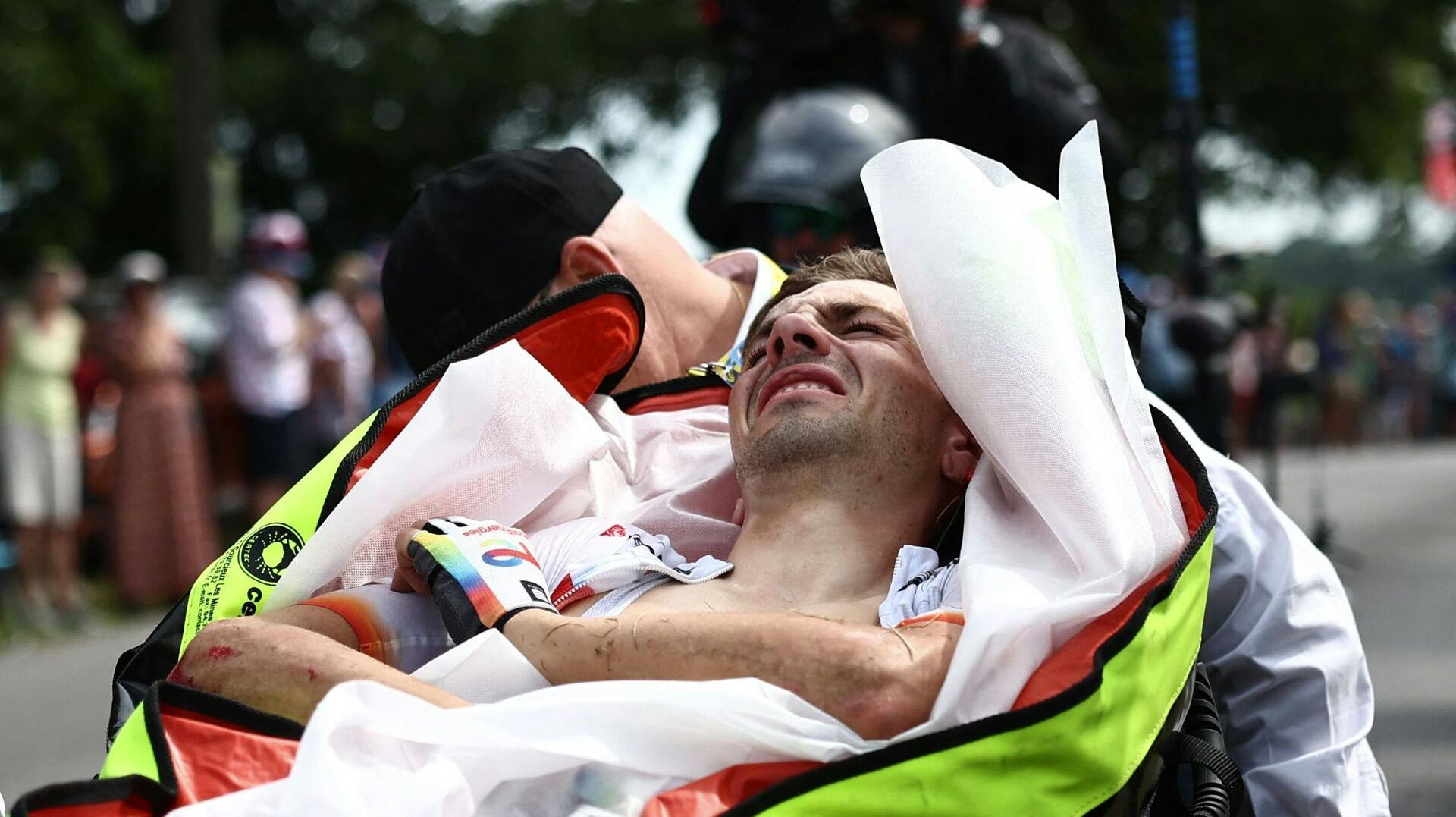 Steff Cras var i store smerter efter styrtet, der betød, at han måtte udgå af Tour de France.