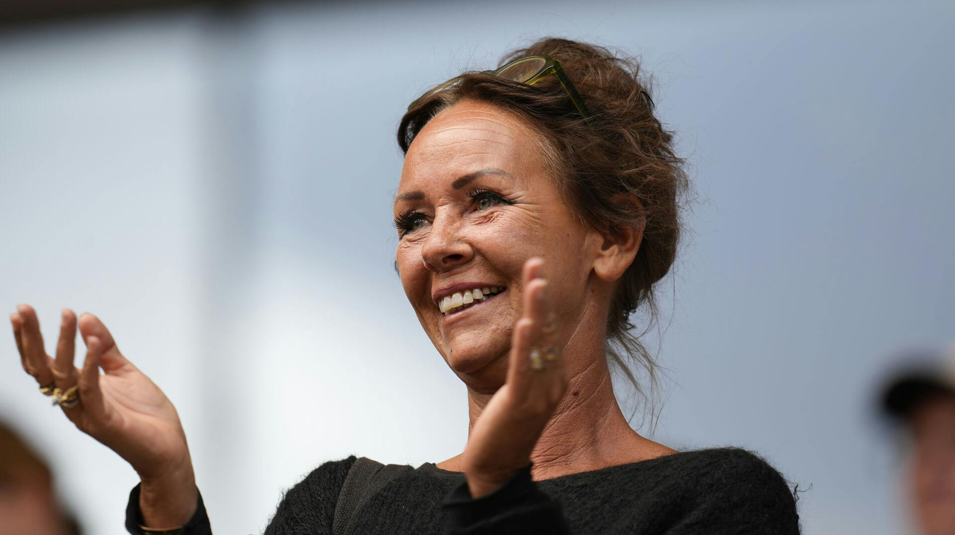 I røg og damp for sønnike.