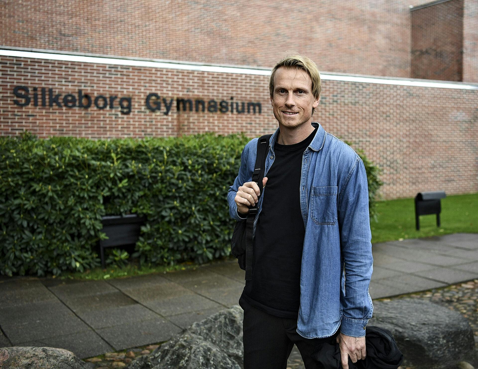 Den tidligere superliga-spiller Asbjørn Sennels til en snak om livet efter fodbolden i Viborg og Brøndby. I dag er Asbjørn Sennels gymnasie lektor. Han underviser i filosofi, oldtidskundskab, religion og billedkunst på Silkeborg Gymnasium. Silkeborg onsdag 28. oktober 2020.