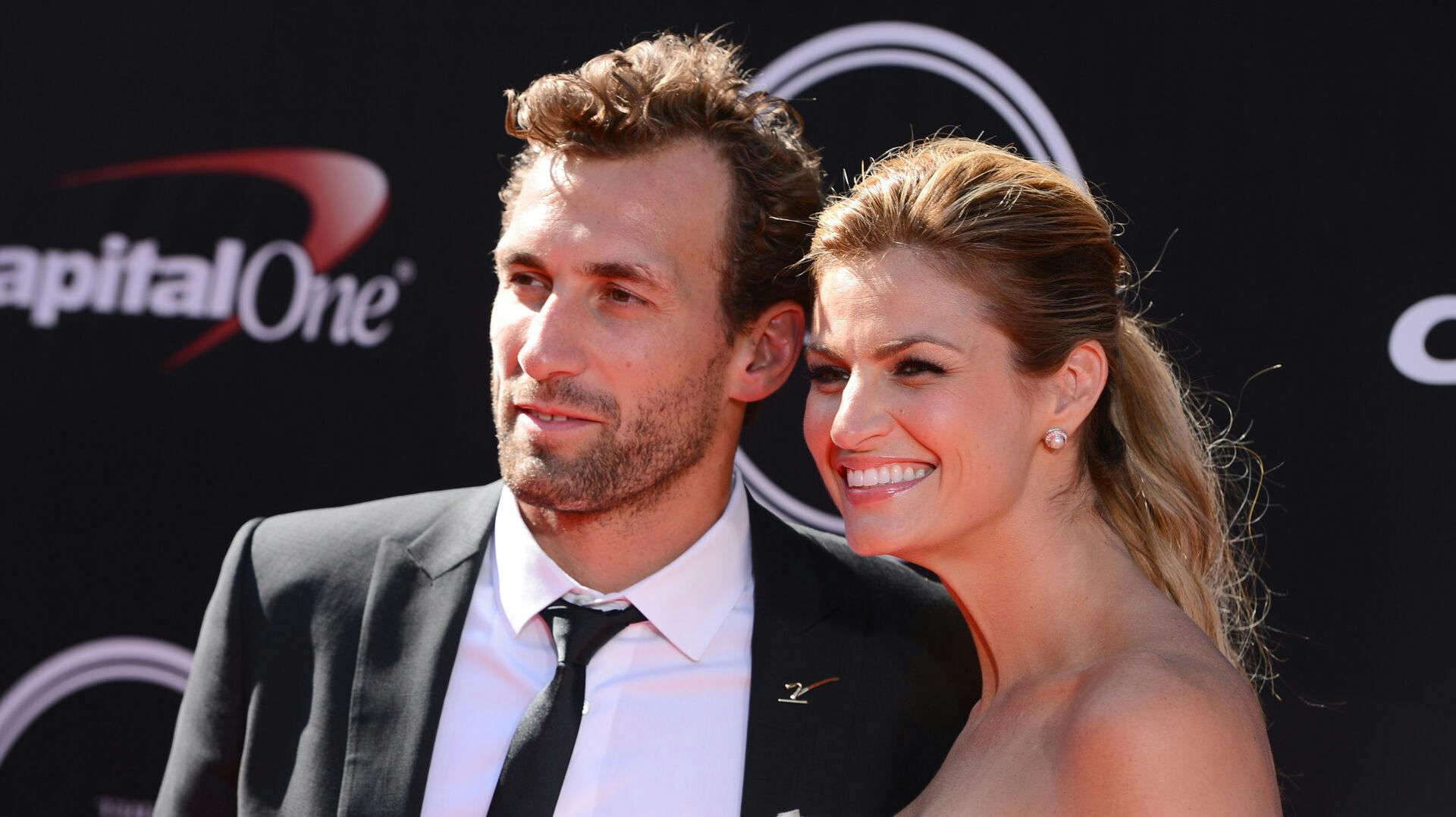 Hockey player Jarret Stoll and TV personality Erin Andrews arrive at the ESPY Awards at the Nokia Theatre on Wednesday, July 16, 2014, in Los Angeles. (Photo by Jordan Strauss/Invision/AP)