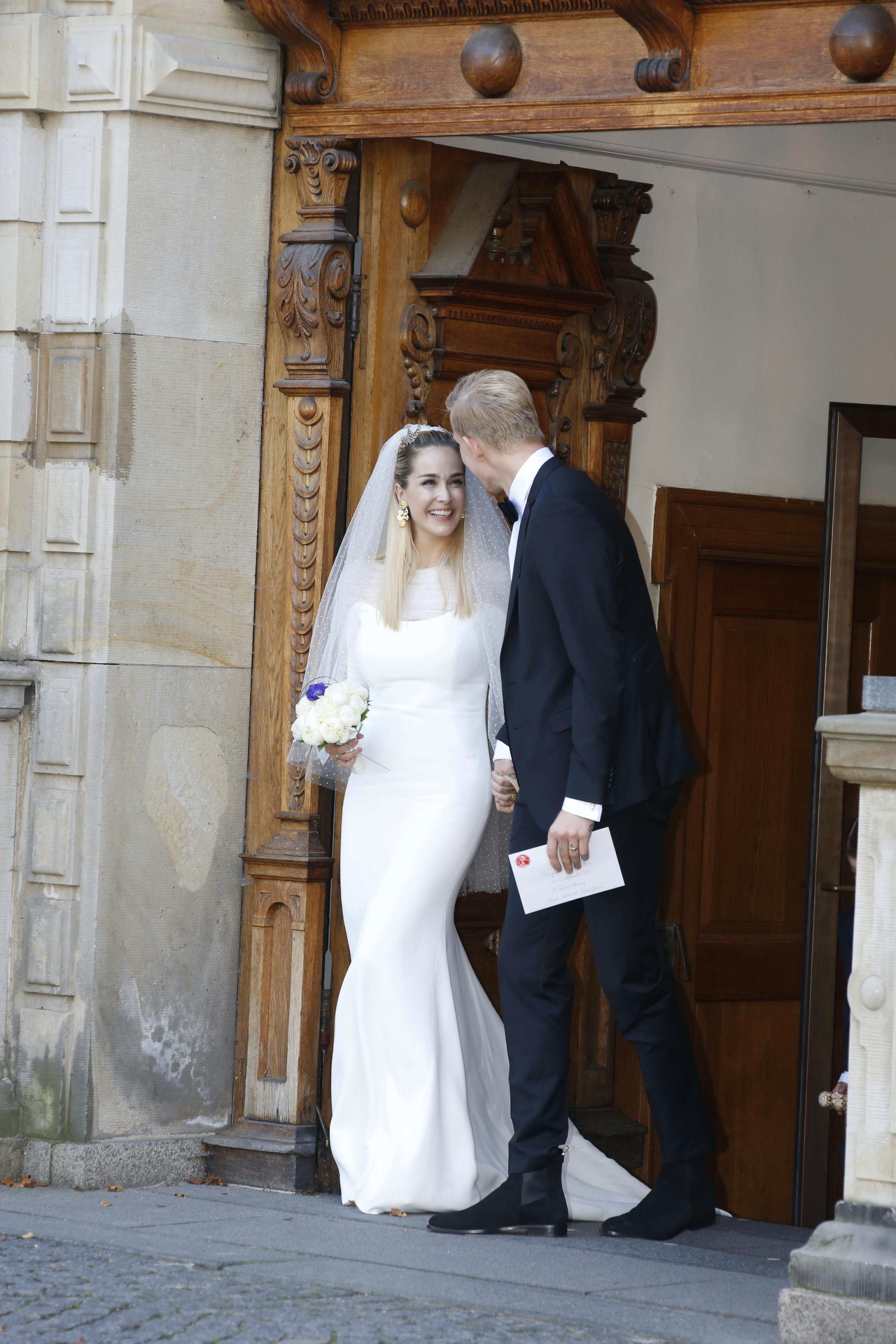 Kærligheden var stor, da tv-vært Ibi Støving giftede sig med fodboldspilleren Simon Makienok i Holmens Kirke i København.