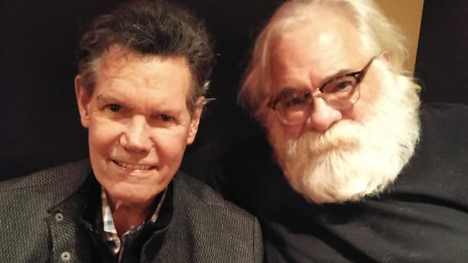 Thomas Roberts til højre og Randy Travis til venstre