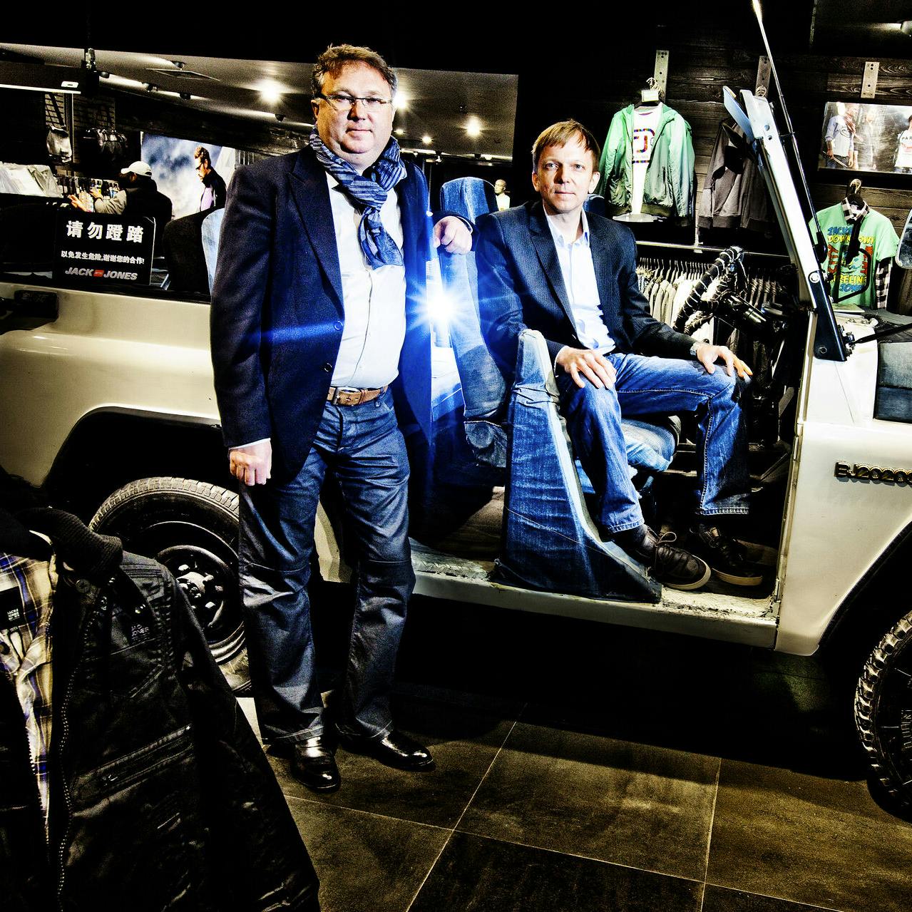 Dan Friis (t.h.) og Allan Warburg er blevet mangemilliardærer på Bestseller Fashion Group China Limited.