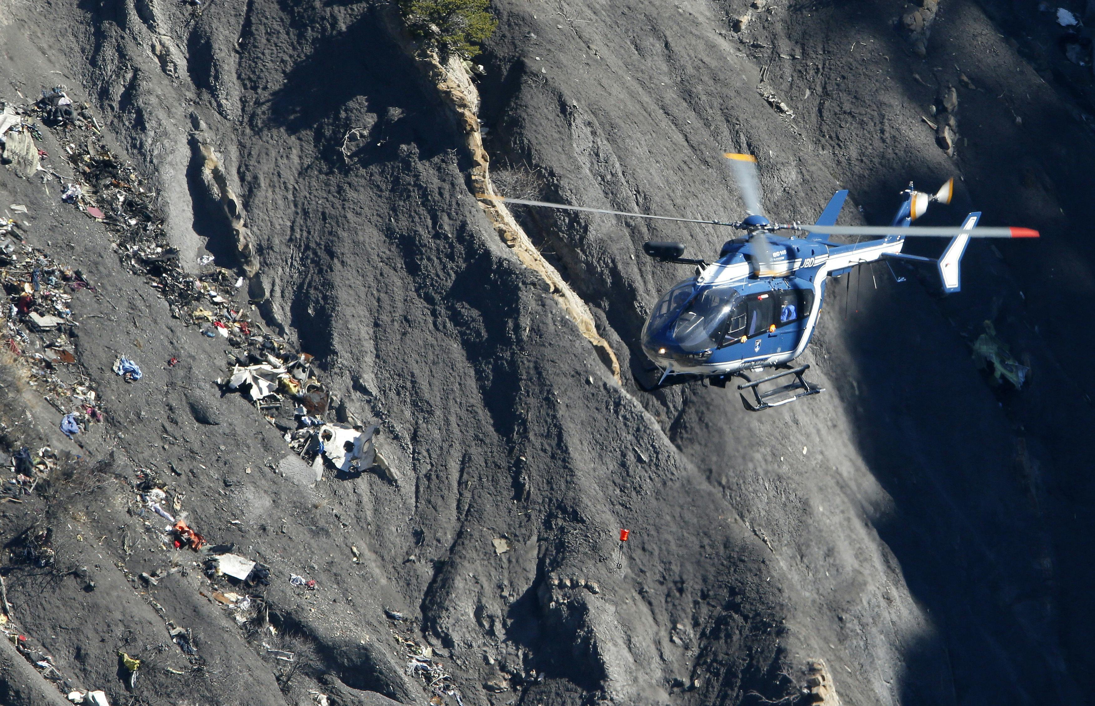 De efterladte mødes hvert år i Le Vernet for at mindes de 150 personer, der mistede livet i det tragiske flystyrt.