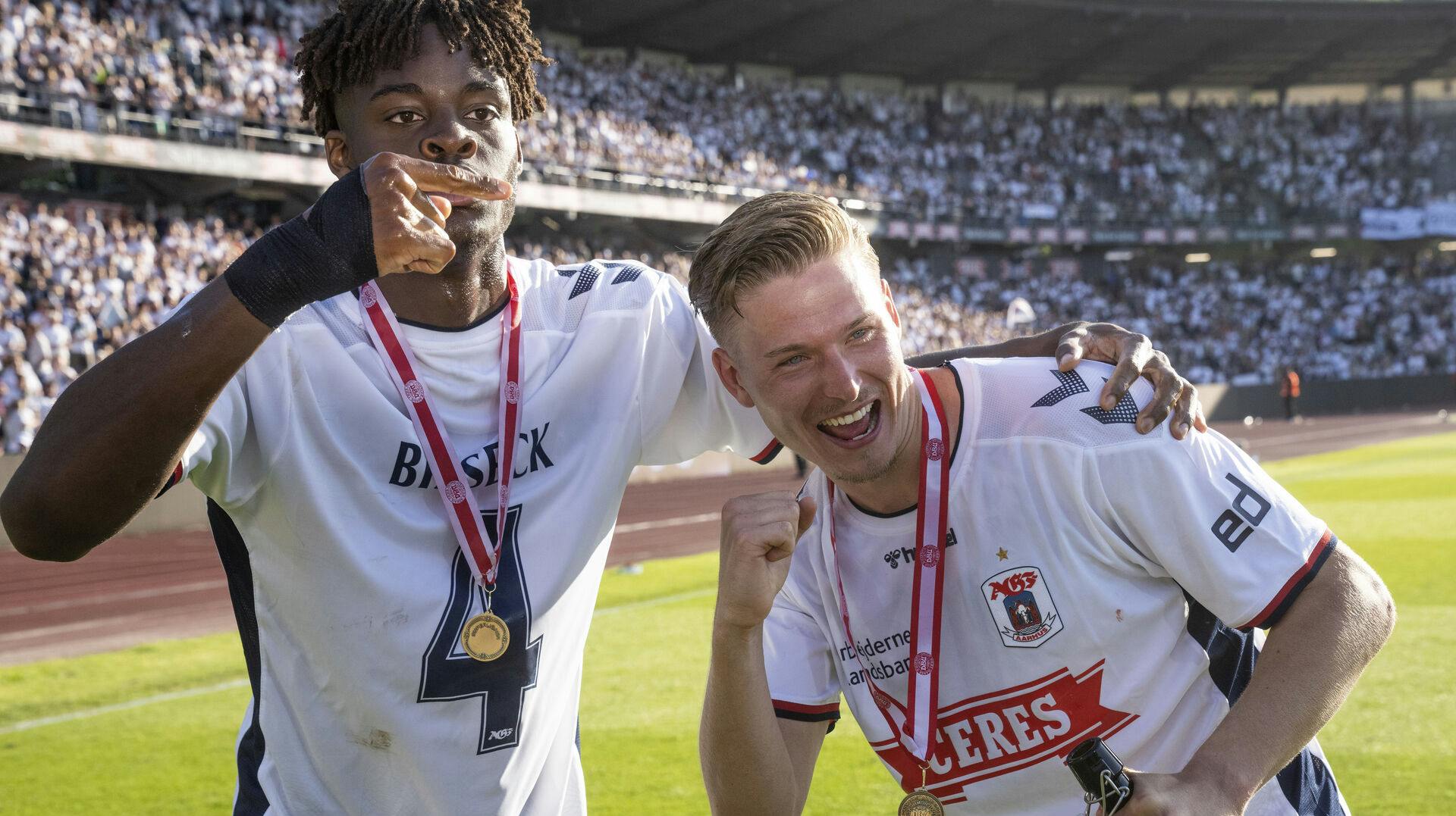 Yann Bisseck er fortid i AGF. Den tyske forsvarsspiller er blevet solgt til italienske Inter i en stor handel.
