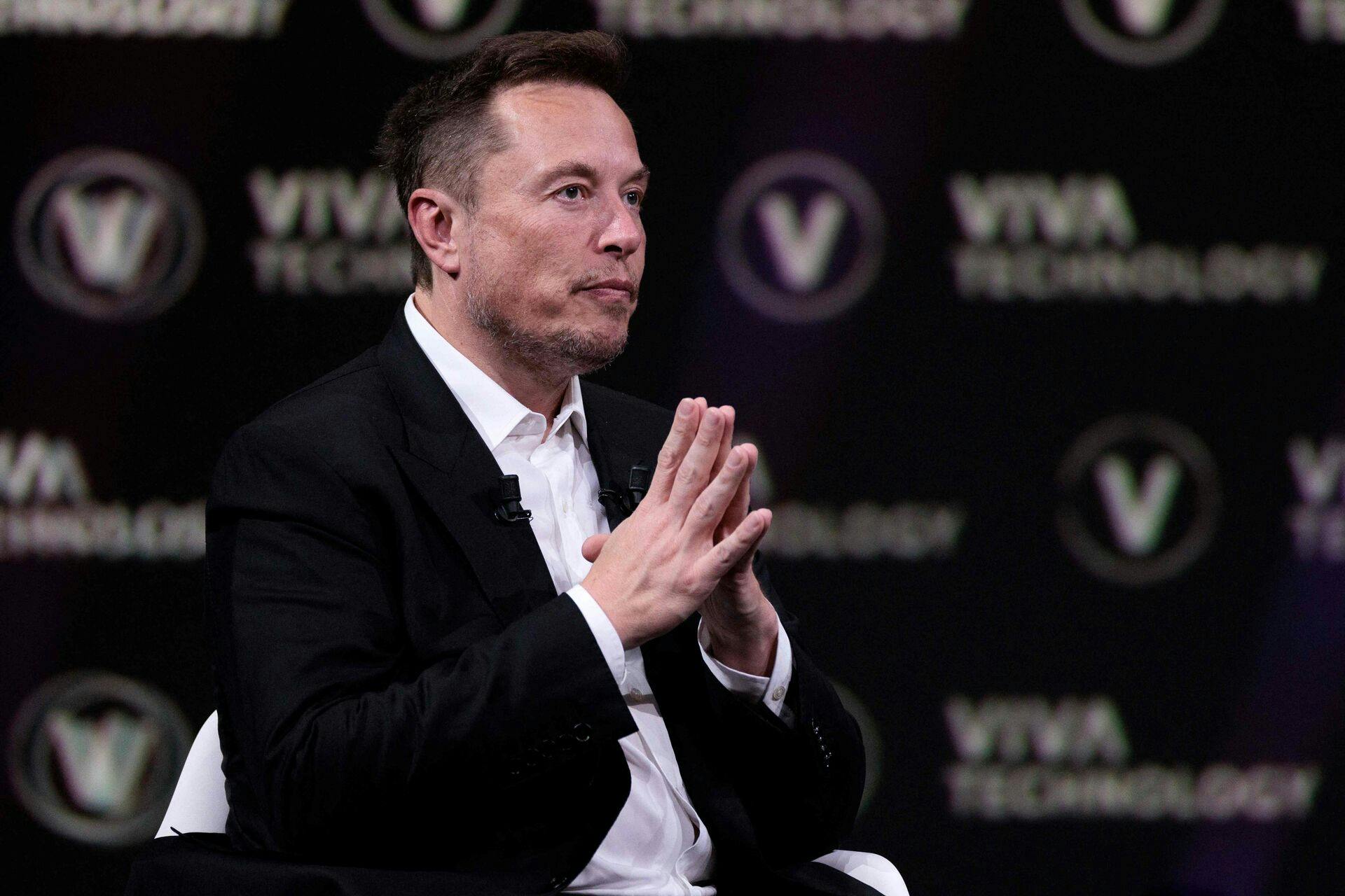 Elon Musk gør sit indtog på markedet for kunstig intelligens.