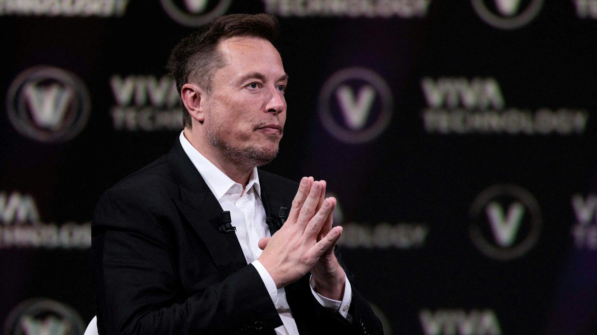 Elon Musk gør sit indtog på markedet for kunstig intelligens.