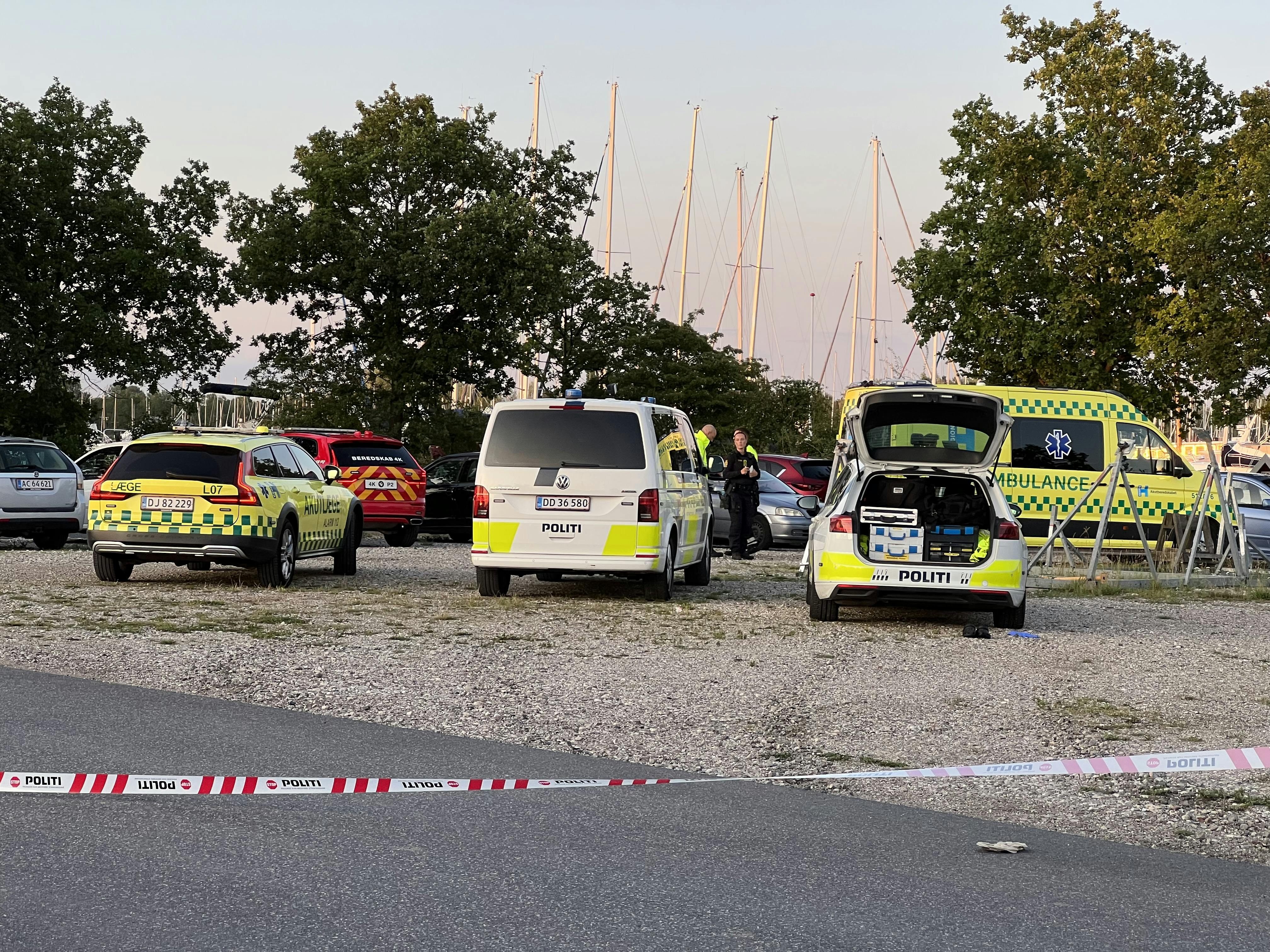 Politiet har afspærret et område ved Ishøj Havn i forbindelse med en drukneulykke.