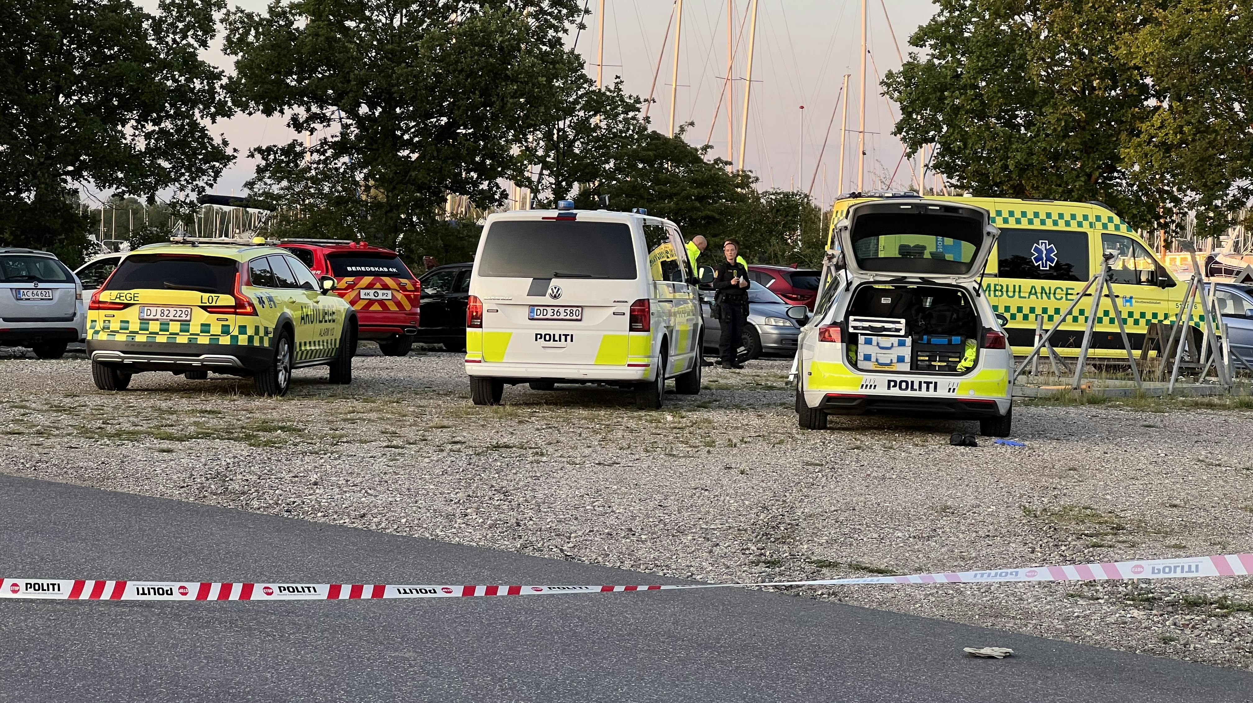 Politiet har afspærret et område ved Ishøj Havn i forbindelse med en drukneulykke.