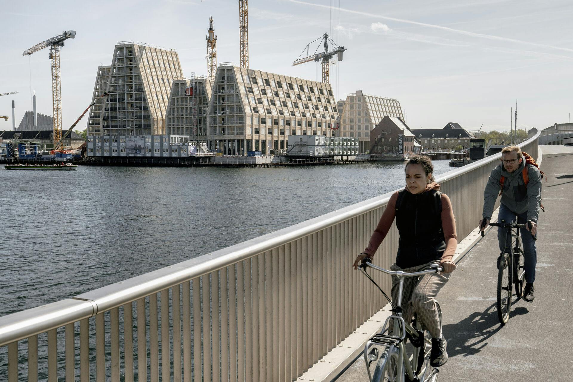 Det er udsigten fra Papirøen direkte til vandet tæt på det centrale København, der nu trækker nogle af Danmarks rigeste til.