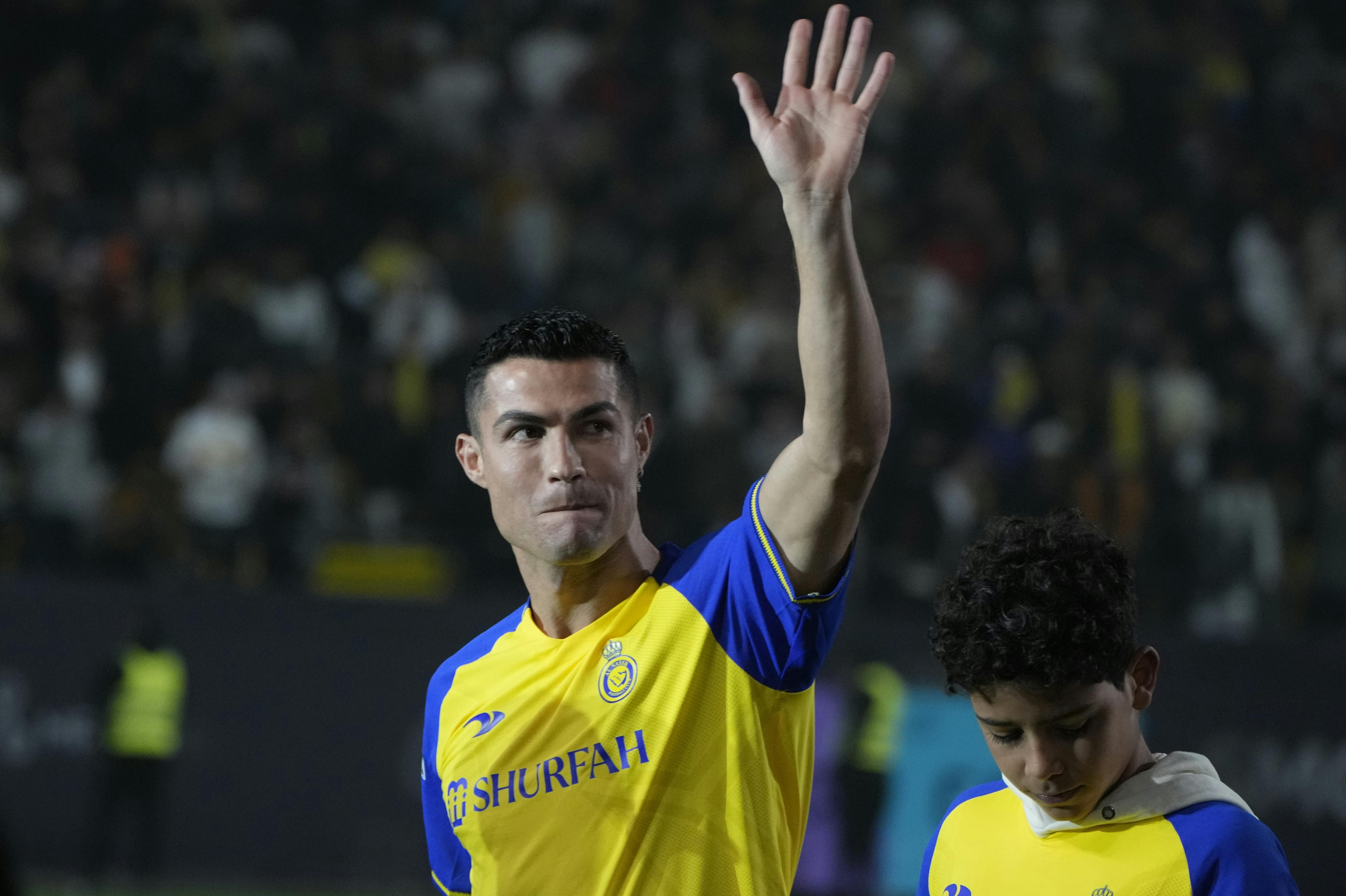 Den portugisiske fodboldstjerne Cristiano Ronaldos skiftede ved årsskiftet fra Manchester United til Al-Nassr i Saudi-Arabien på en kontrakt, der angiveligt indbringer ham omkring 1,4 milliarder kroner om året.