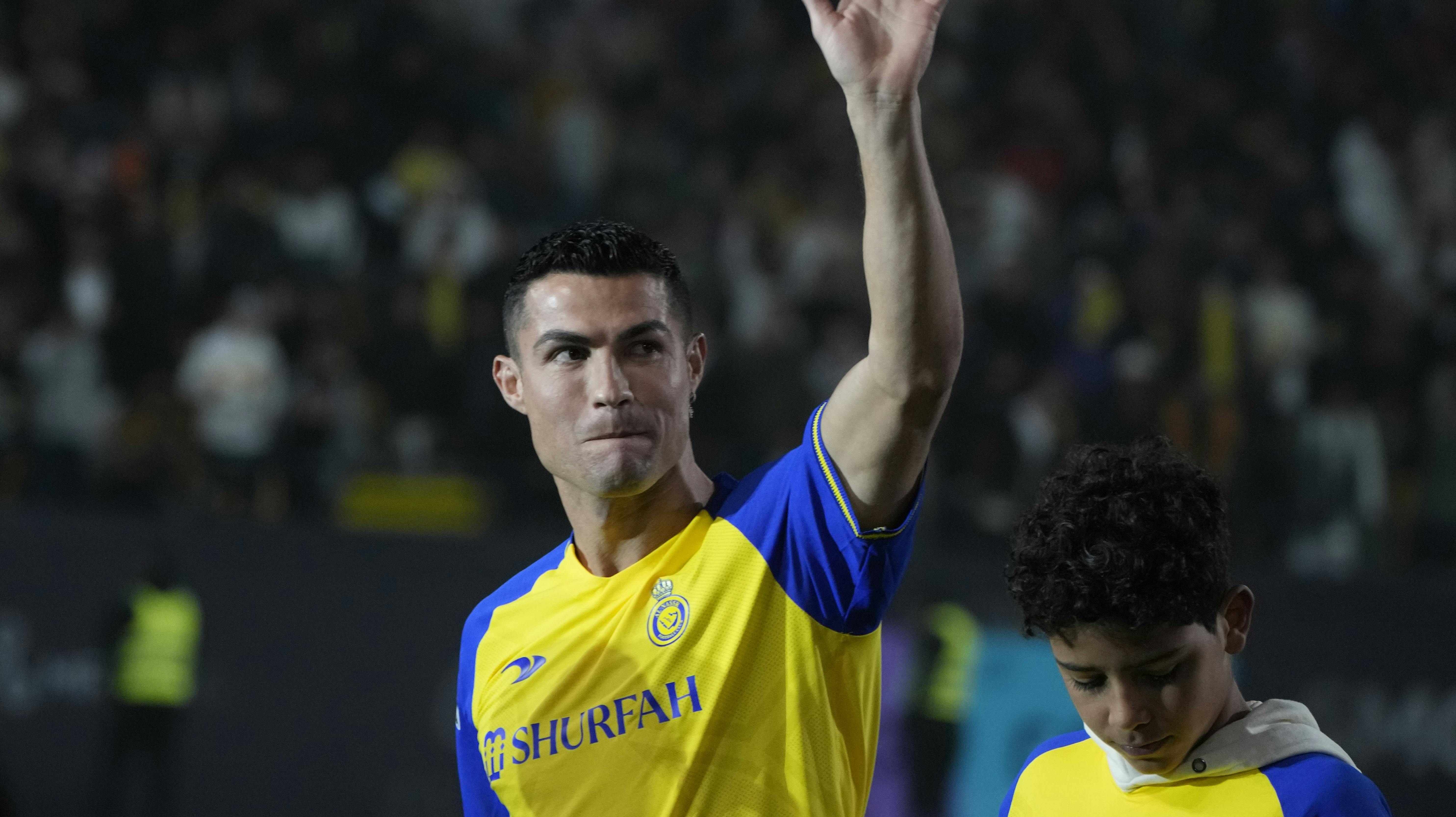 Den portugisiske fodboldstjerne Cristiano Ronaldos skiftede ved årsskiftet fra Manchester United til Al-Nassr i Saudi-Arabien på en kontrakt, der angiveligt indbringer ham omkring 1,4 milliarder kroner om året.
