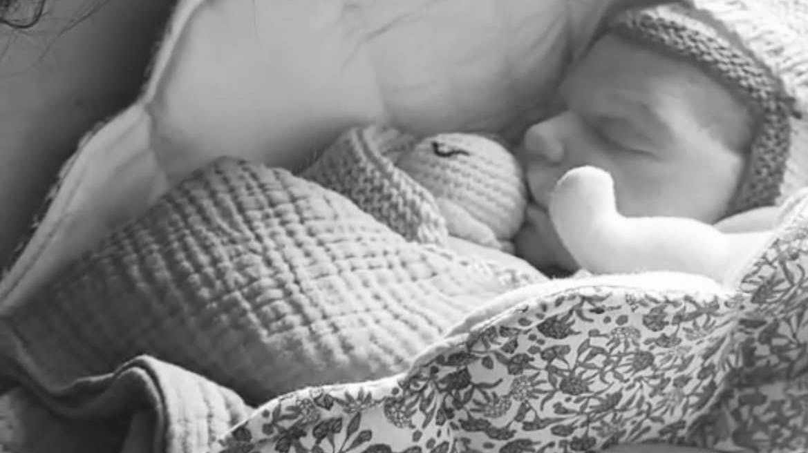 Lina sammen med sin søn Musa. SE og HØR har fået tilladelse til at dele Linas billeder. 