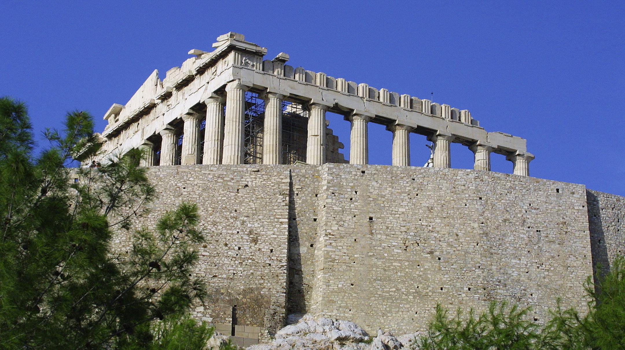 Turister skal ikke kunne regne med at nærstudere den verdensberømte turistattraktion.