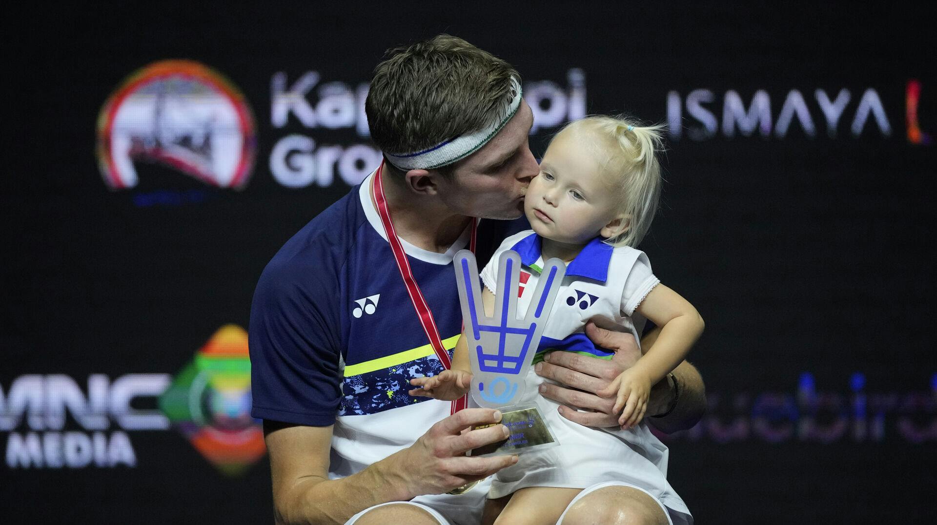 Viktor Axelsen spørger nu undrende ind til, hvorvidt der er en sammenhæng mellem at testosteronniveauet og præstationerne for topatleter falder, når de bliver fædre.