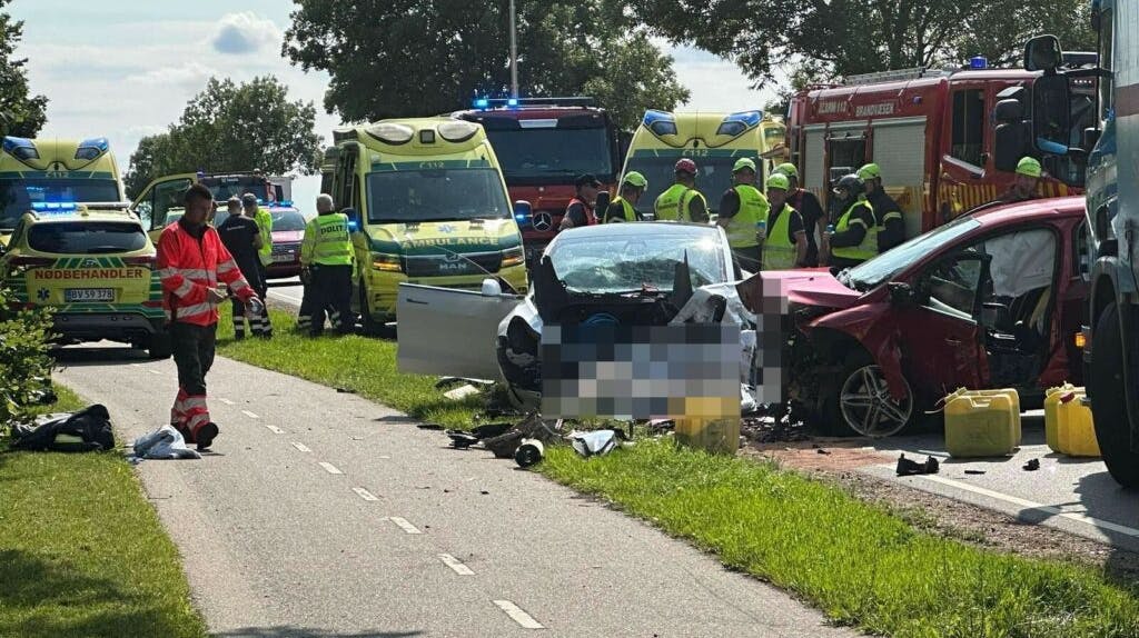 En kvinde på 98 år er død efter en trafikulykke ved Kirke Hyllinge fredag eftermiddag. Det oplyser politiet.