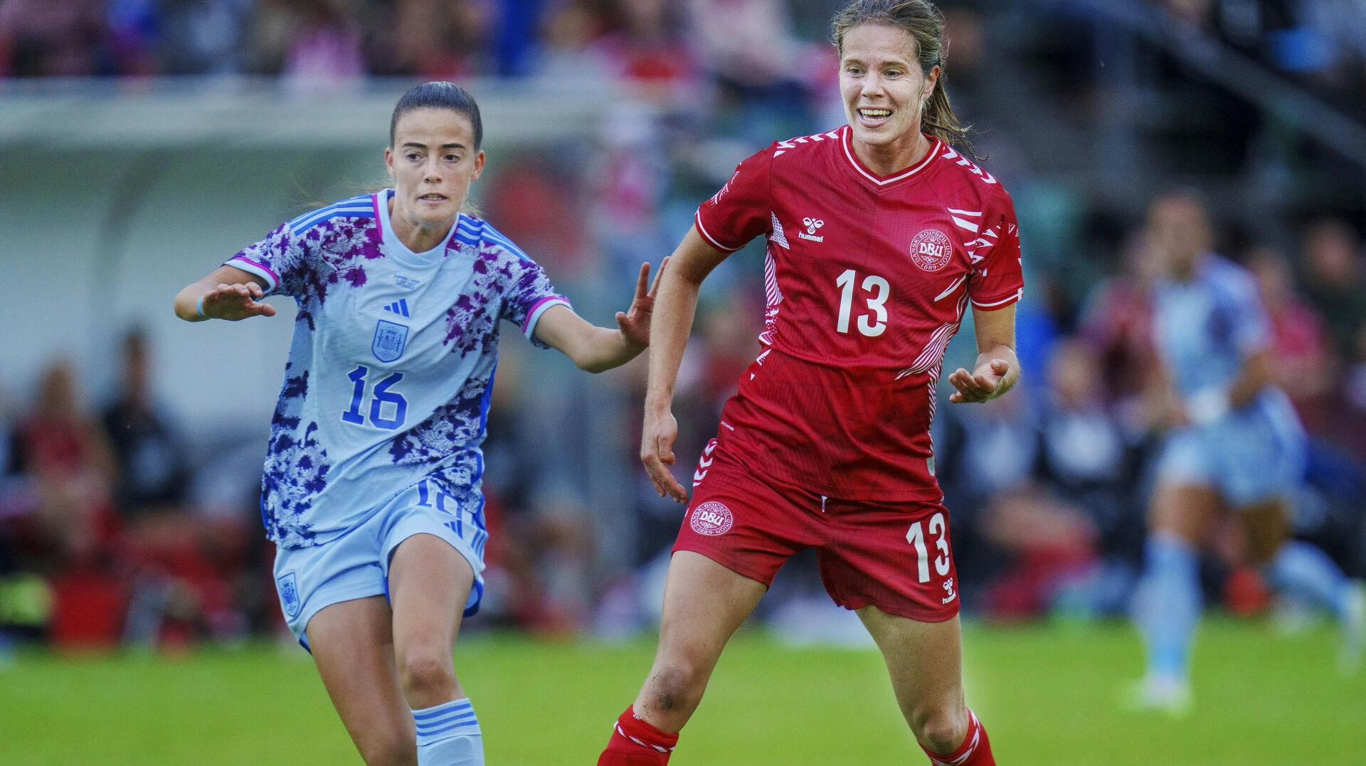 Sofie Junge Pedersen, der ses til højre i billedet, er blevet skadet.