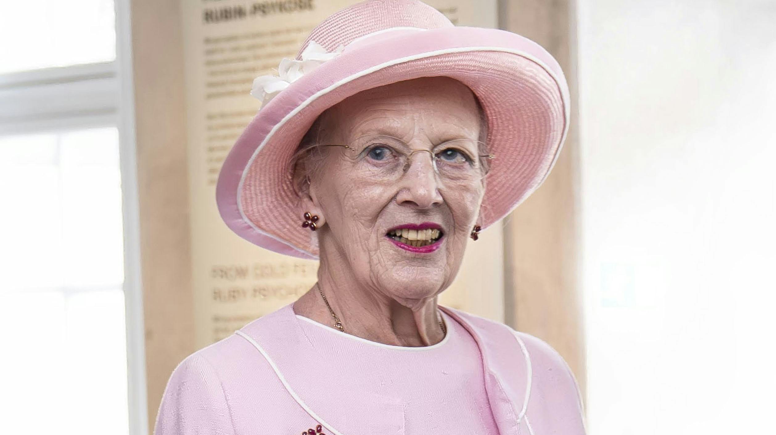 OPGAVE: Dronning Margrethe er til stede ved åbningen af udstillingen ”Kalaalit Nunaat Rocks – Rocks of Greenland “STED: Designmuseum Danmark, Bredgade 68, KøbenhavnJOURNALIST: Marianne SingerFOTOGRAF: Hanne JuulDATO: 202306121