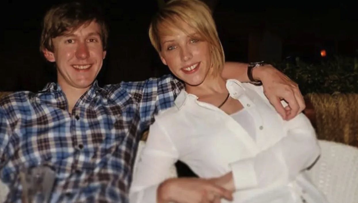 Keir Johnston er nu sigtet for at have udøvet fysisk og psykisk vold mod sin hustru igennem adskillige år. 