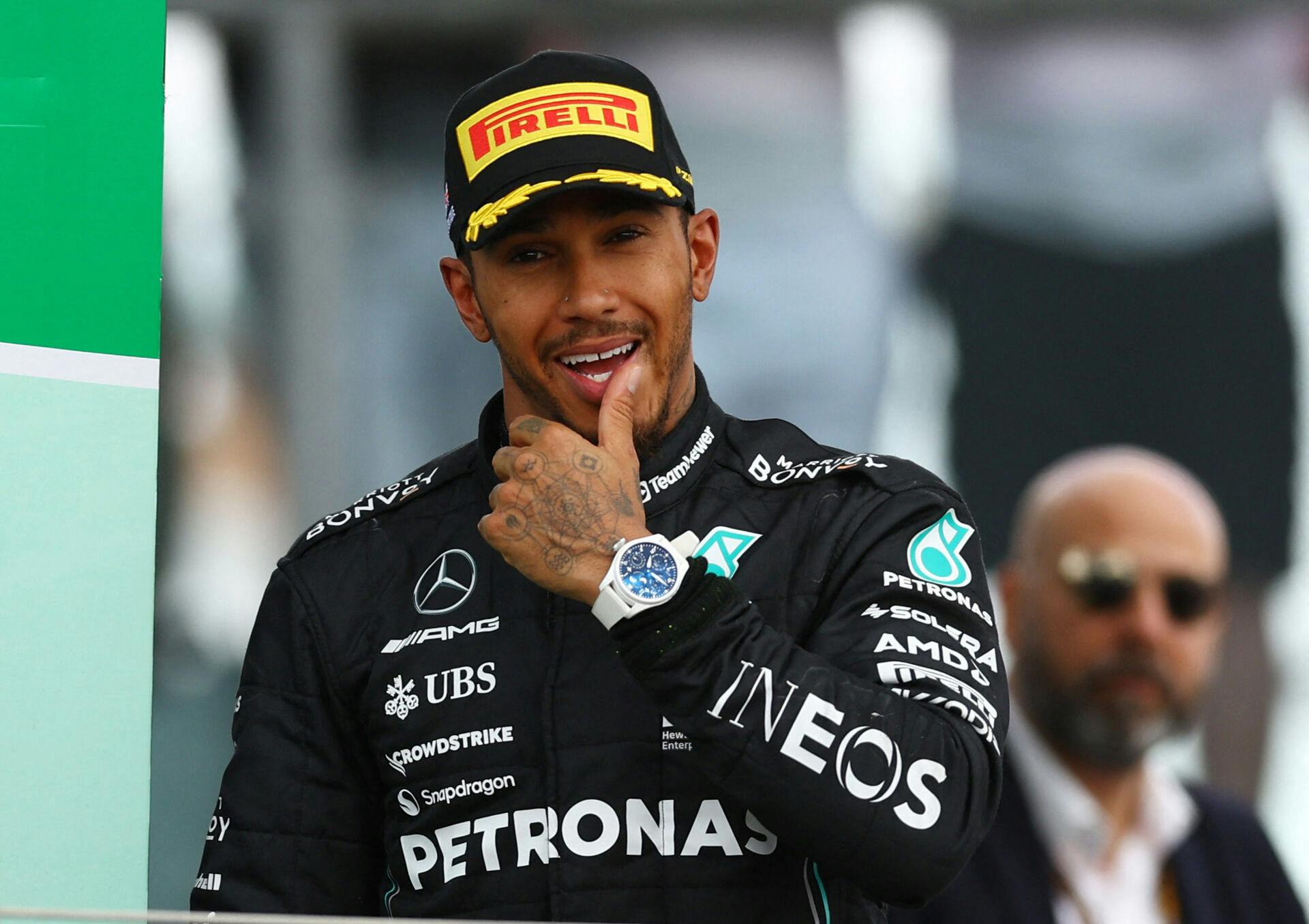 Lewis Hamilton er blevet spottet på ferie med en norsk milliardærdatter.