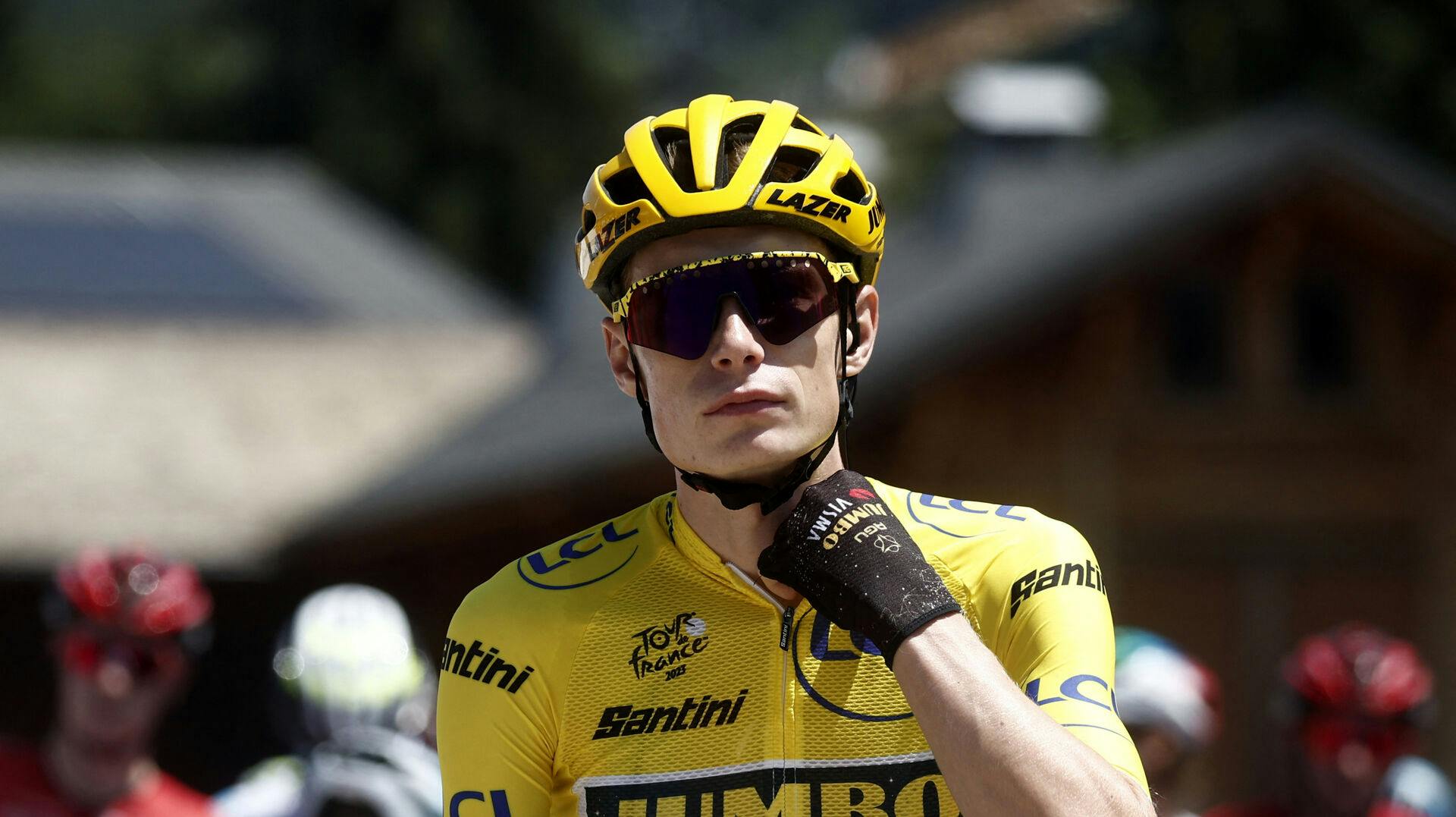Cycling – Tour de France – Stage 15 – Les Gets Les Portes Du Soleil to Saint-Gervais Mont-Blanc – France – July 16, 2023 Team Jumbo-Visma's Jonas Vingegaard wearing the yellow jersey ahead of stage 15 REUTERS/Benoit Tessier