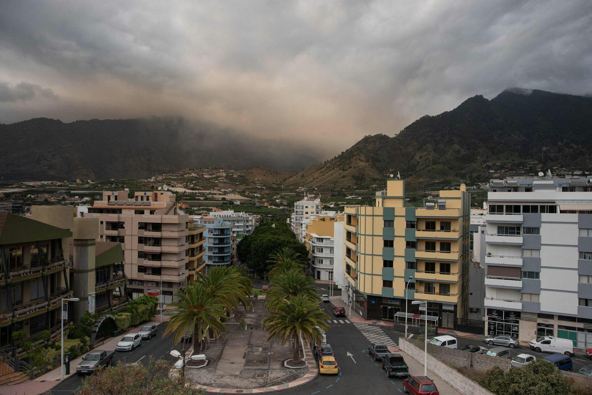 300 brandfolk bekæmper i disse dage skovbranden på ferieøen La Palma.