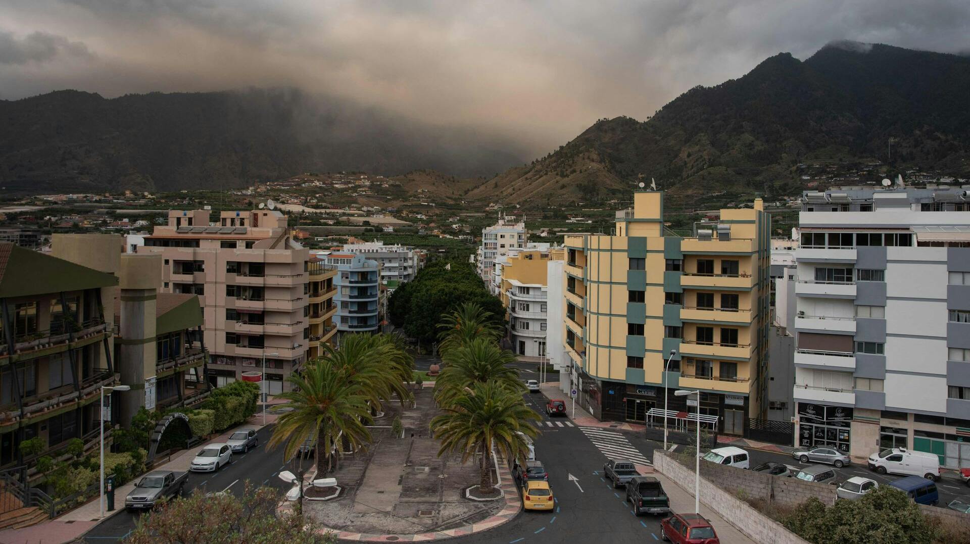 300 brandfolk bekæmper i disse dage skovbranden på ferieøen La Palma.