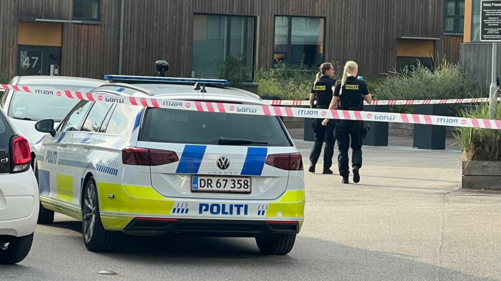Den 65-årige mand fremstilles in absentia, som det kaldes, når personen ikke selv er til stede.