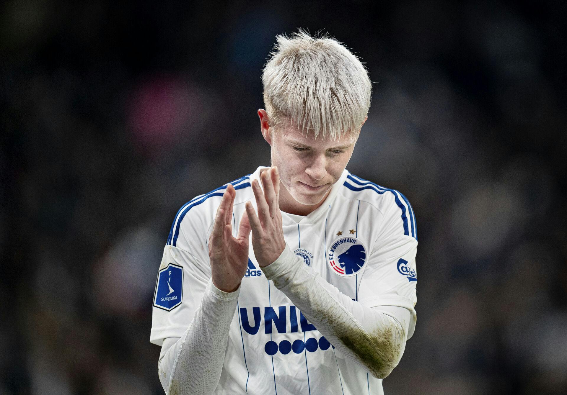 FCKs Hákon Arnar Haraldsson skiftes ud under superligakampen mellem FC København og AaB i Parken søndag den 26. februar 2023. (Foto: Liselotte Sabroe/Ritzau Scanpix)
